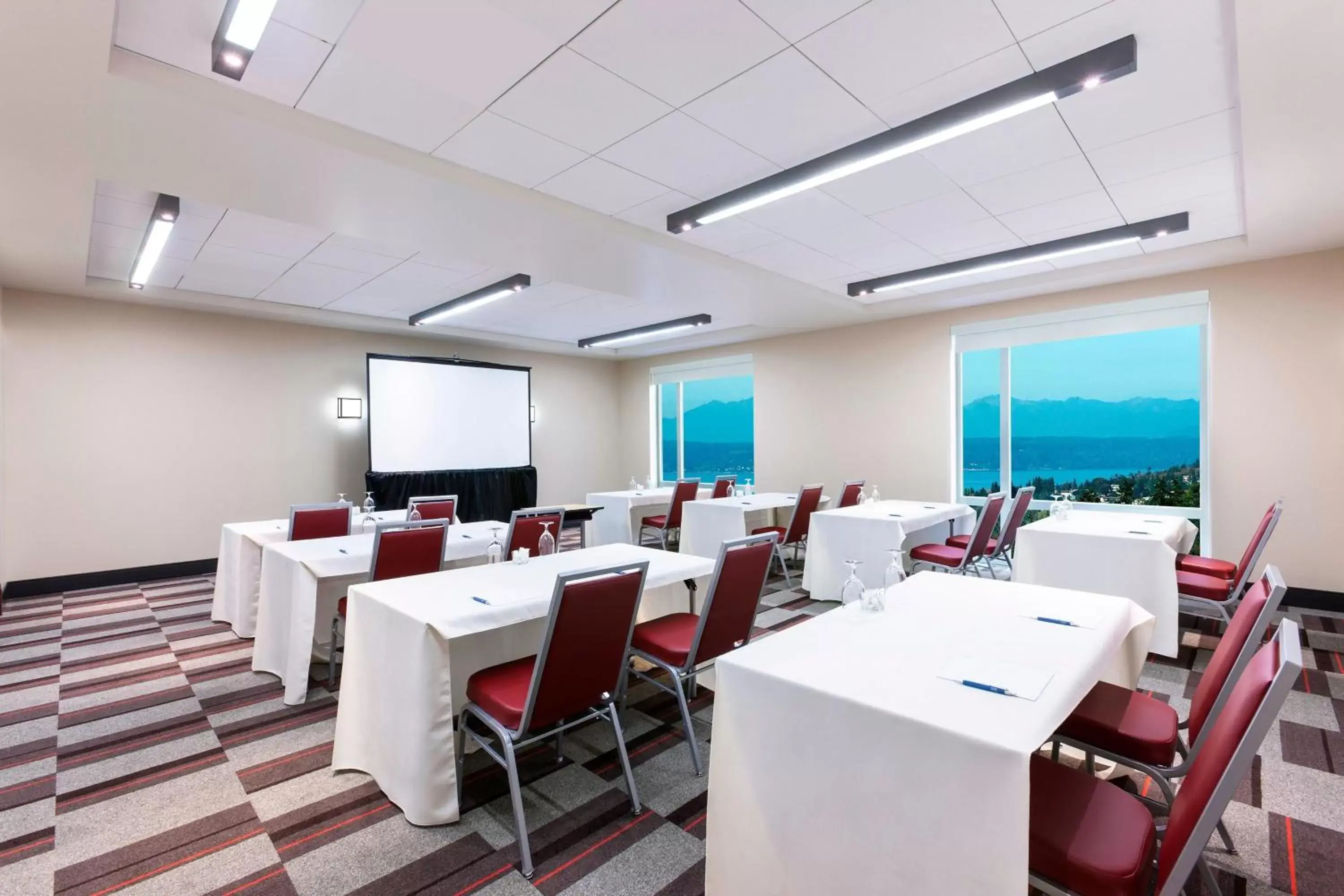 Meeting/conference room in Four Points by Sheraton Seattle Airport South
