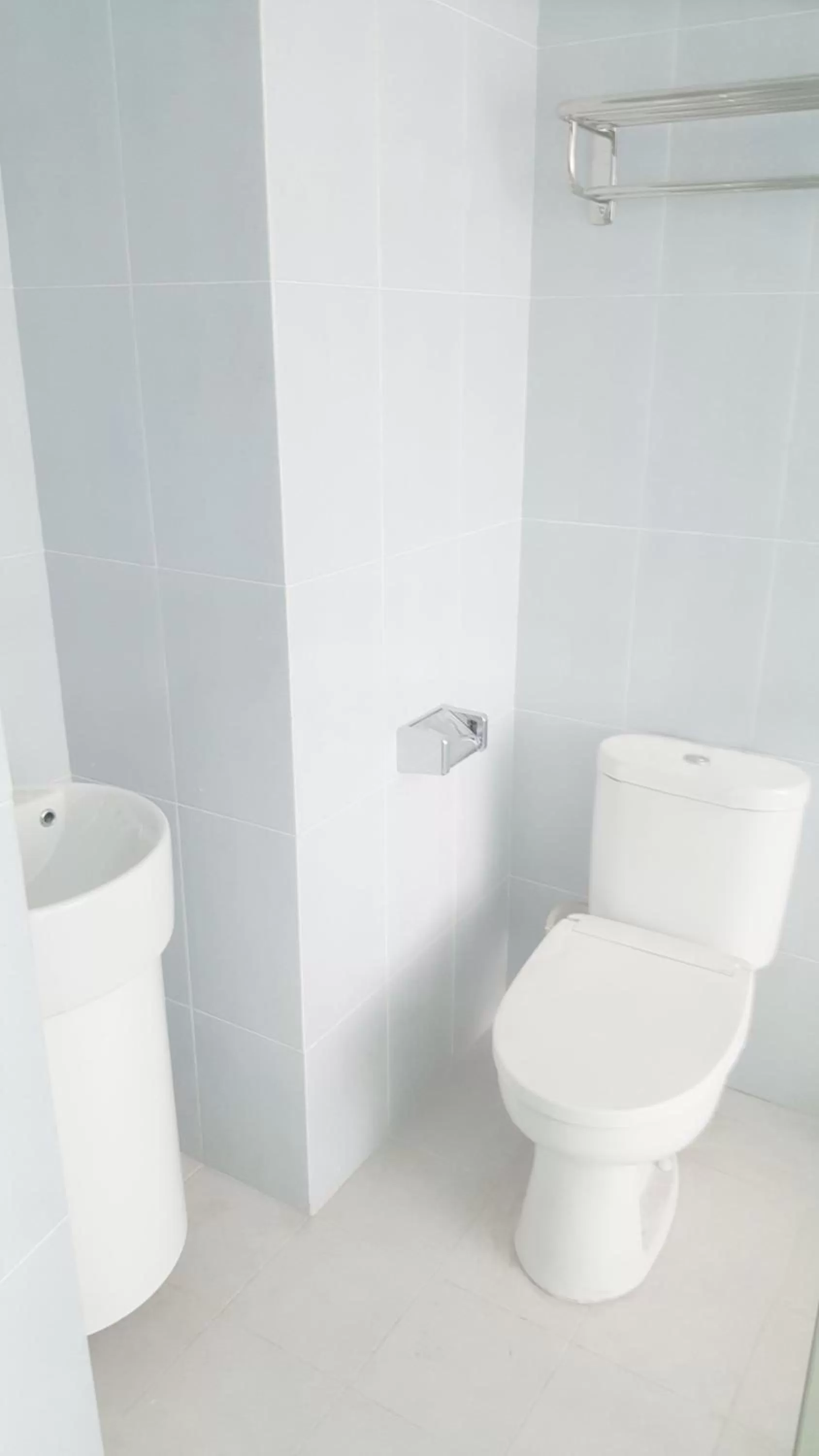 Bathroom in Dafam Express Jaksa Jakarta