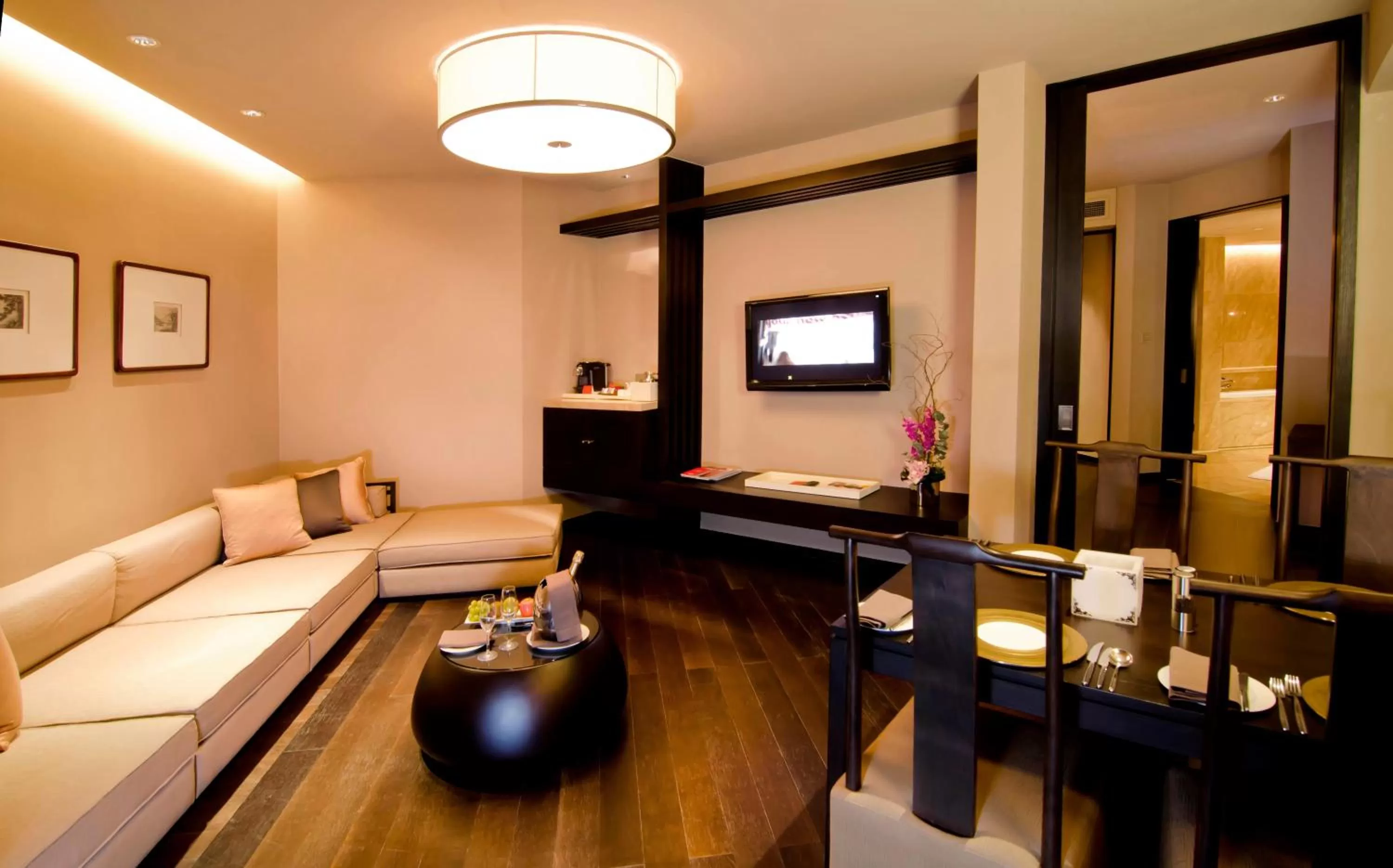 TV and multimedia in Himalayas Hotel Shanghai