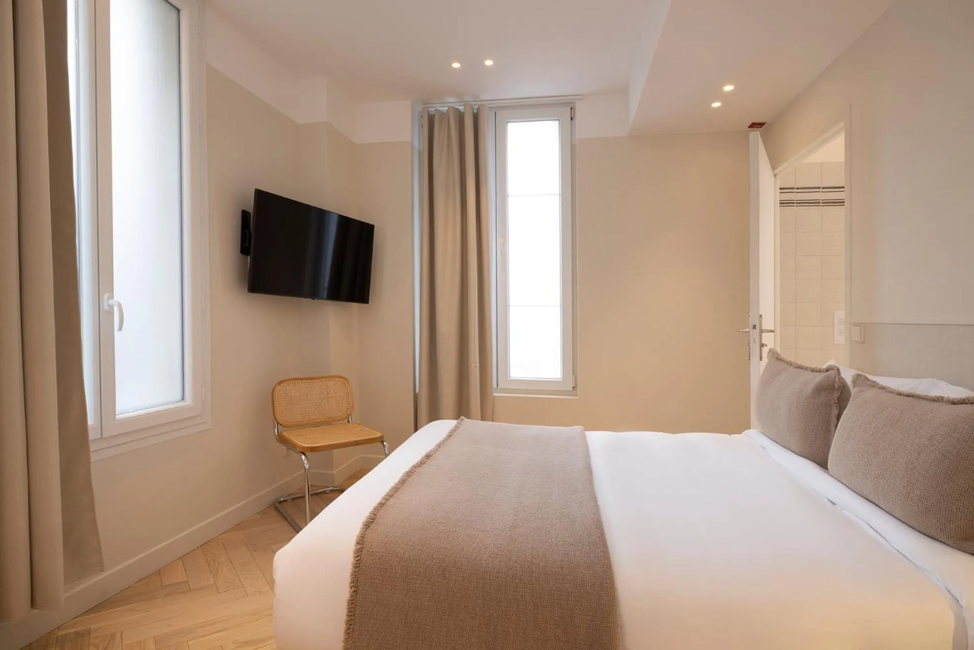 Communal lounge/ TV room, Bed in Hôtel Le Daum