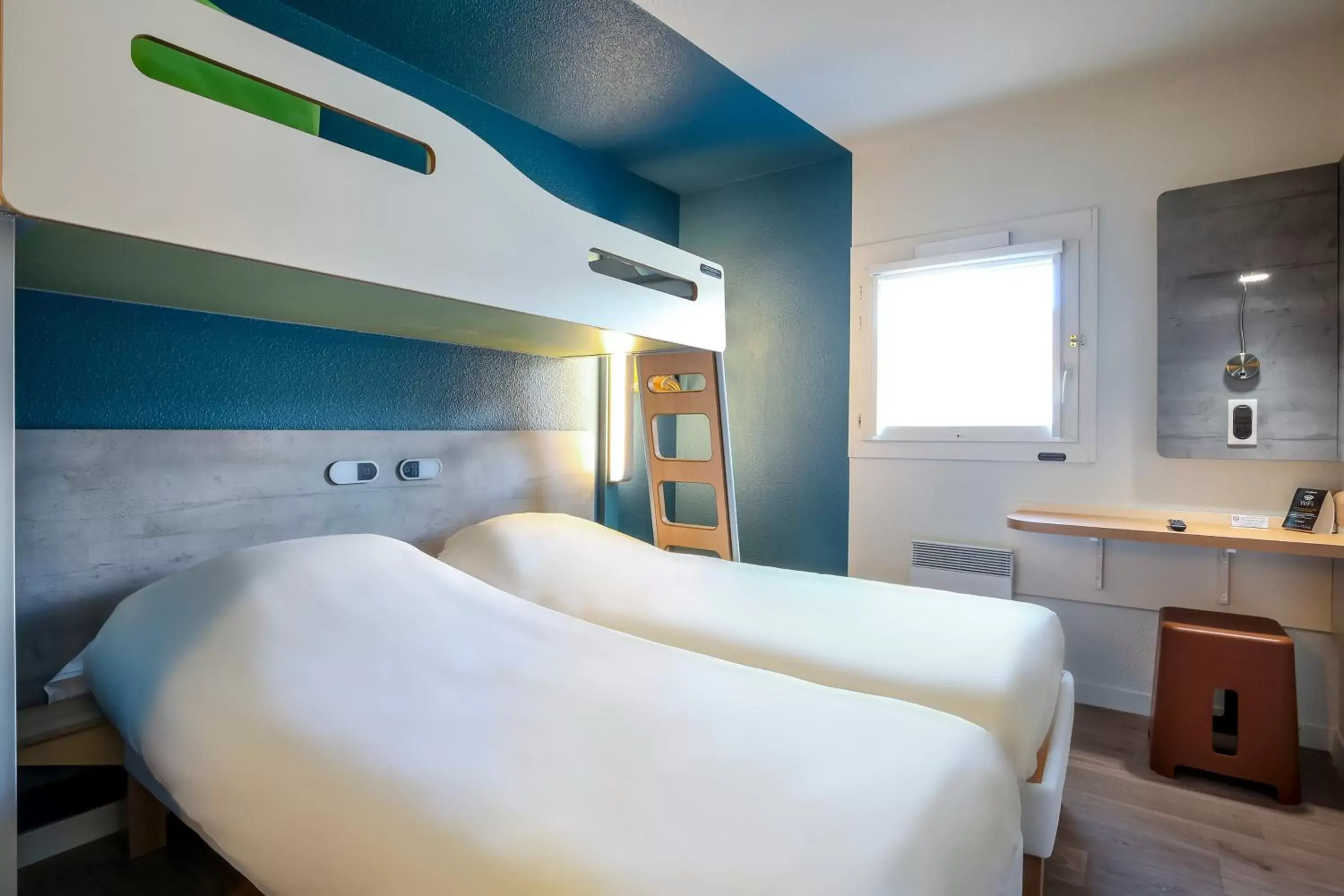 Triple Room with 3 Single Beds in ibis budget Porte D'Orleans