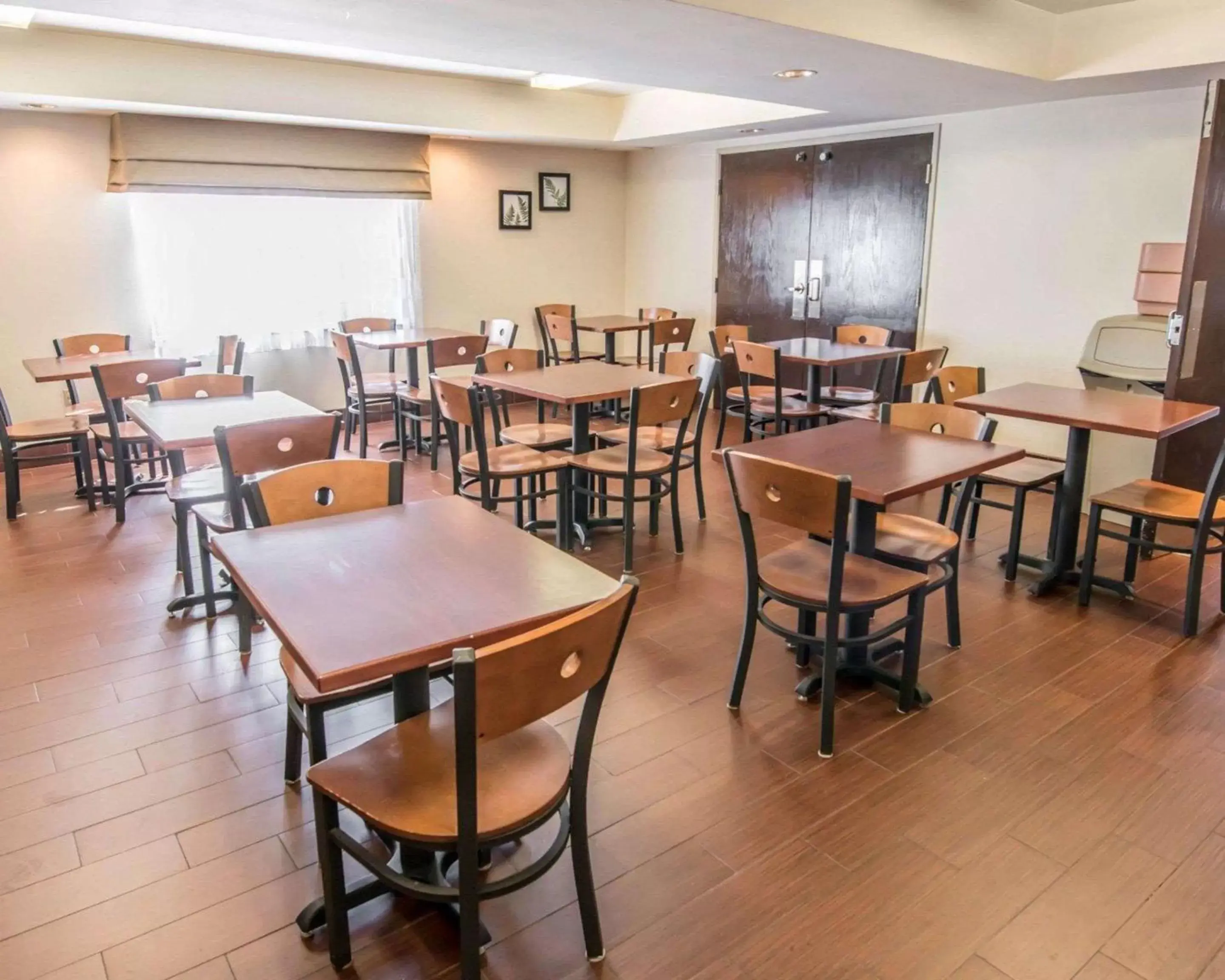 Restaurant/Places to Eat in Sleep Inn & Suites Princeton I-77