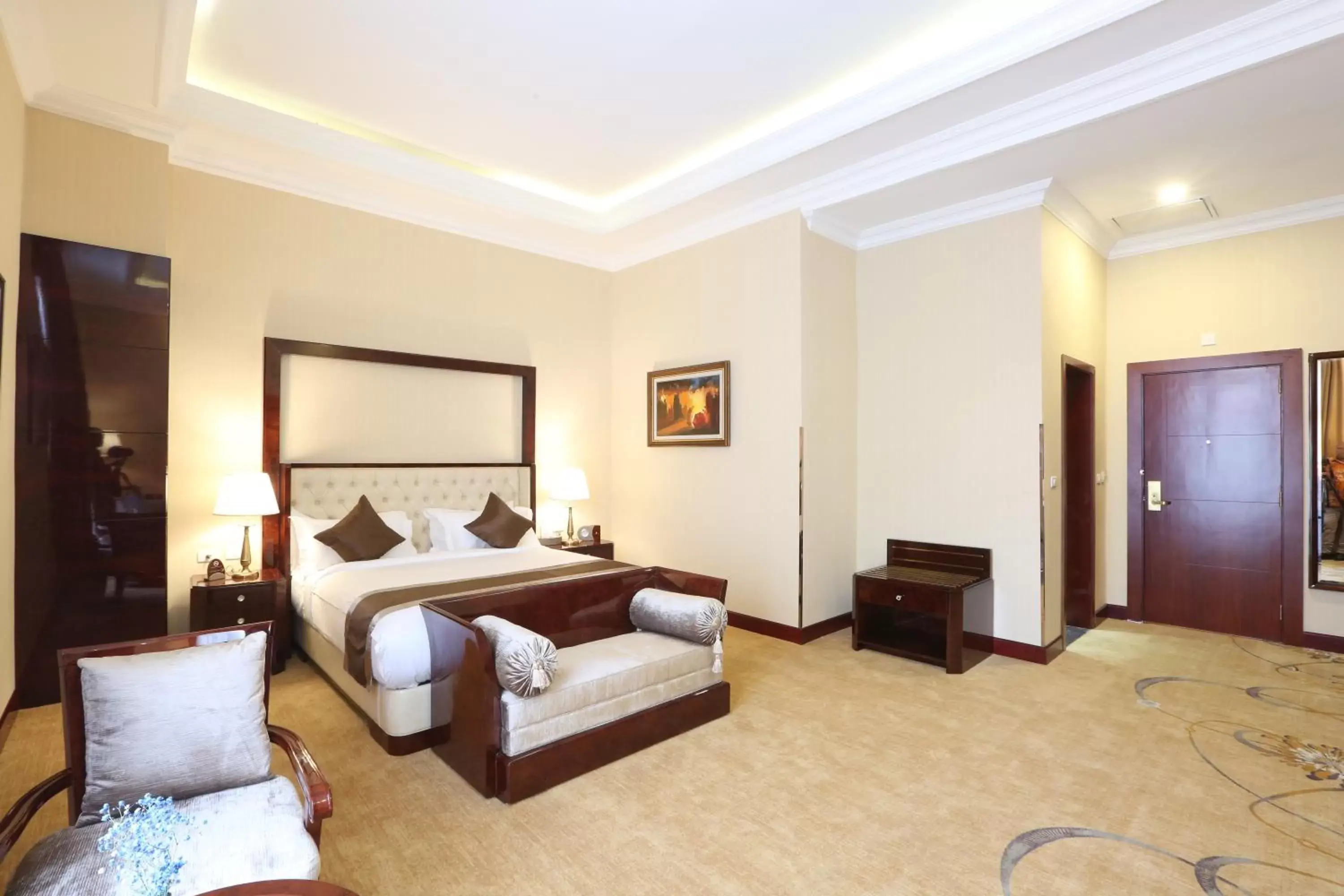 Photo of the whole room, Bed in Sapphire Addis