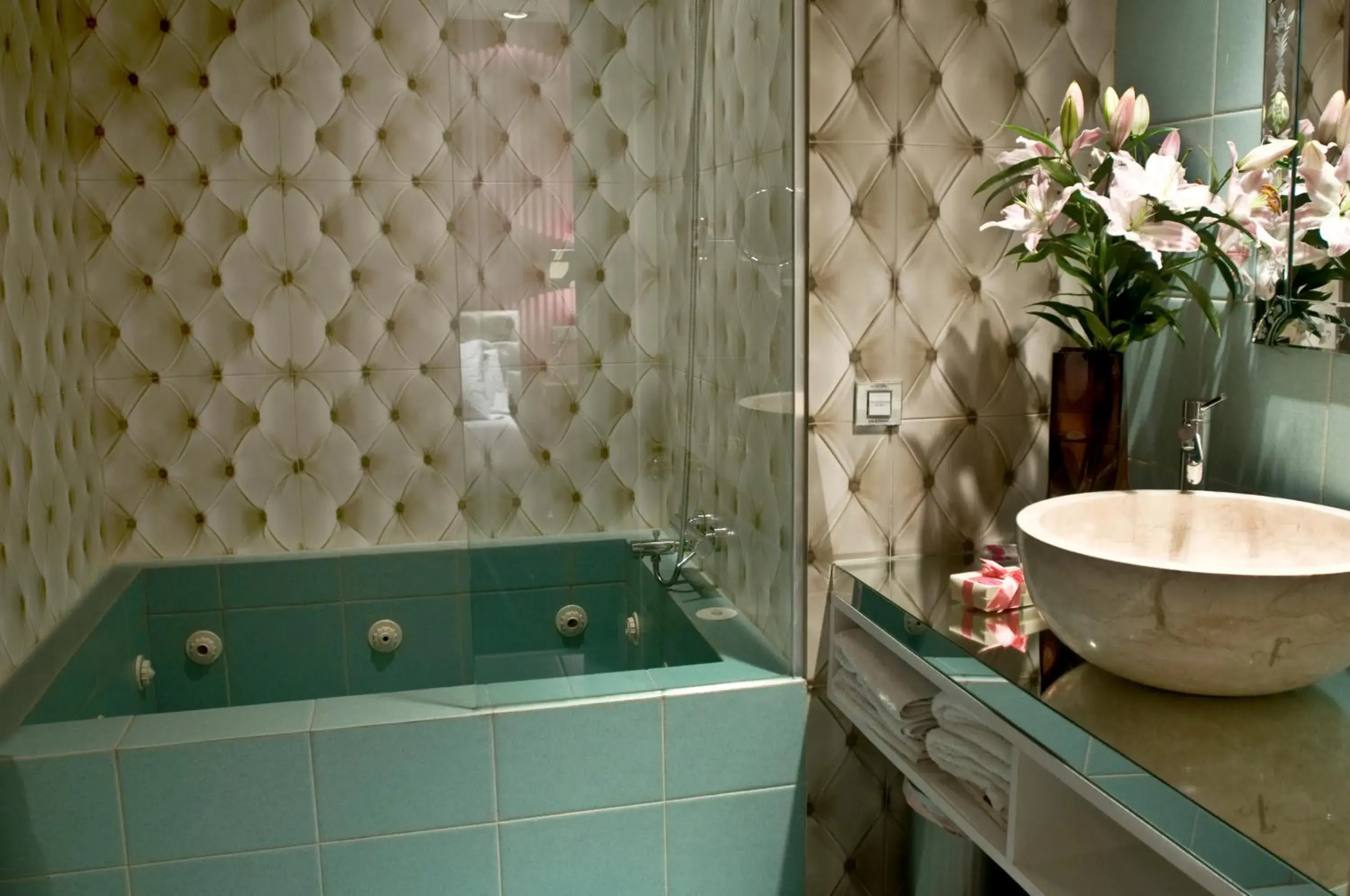 Hot Tub, Bathroom in Abalú Small Luxury & Design Boutique Hotel