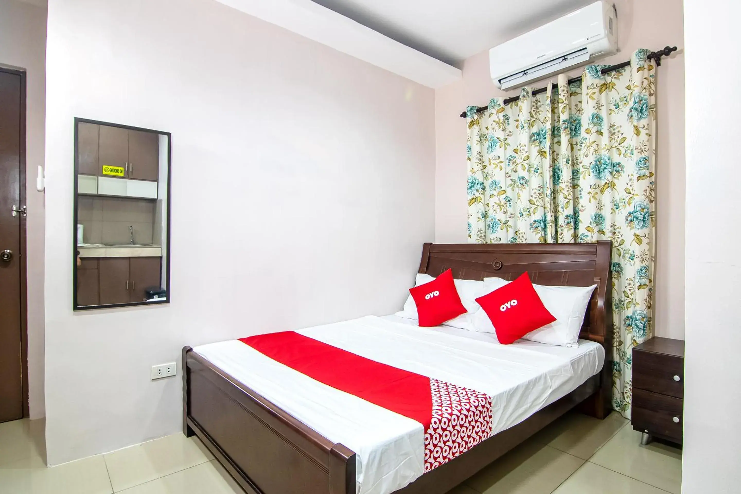 Photo of the whole room, Bed in OYO 766 Ichehan Apartments