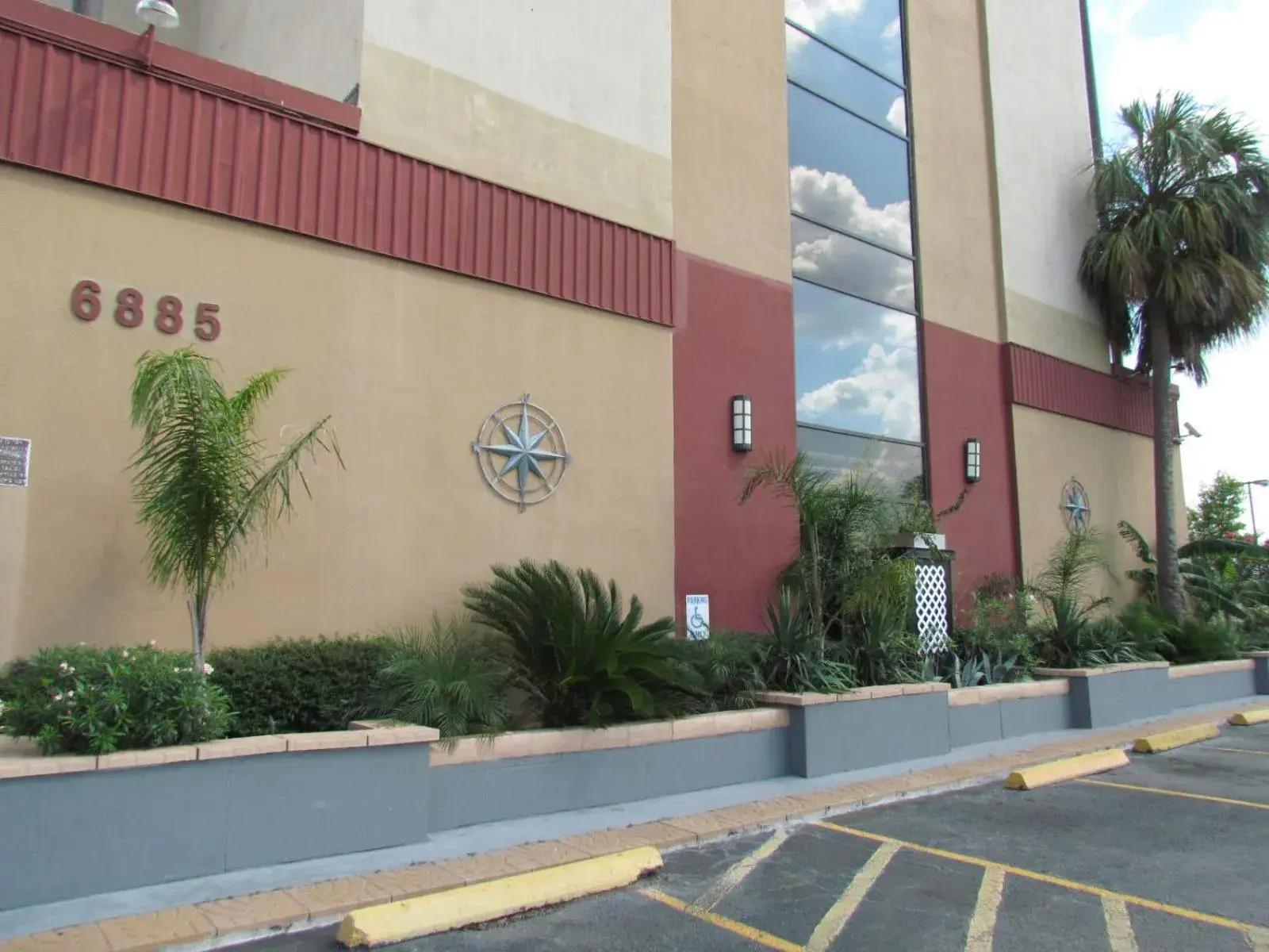 Facade/Entrance in Romana Hotel - Houston Southwest