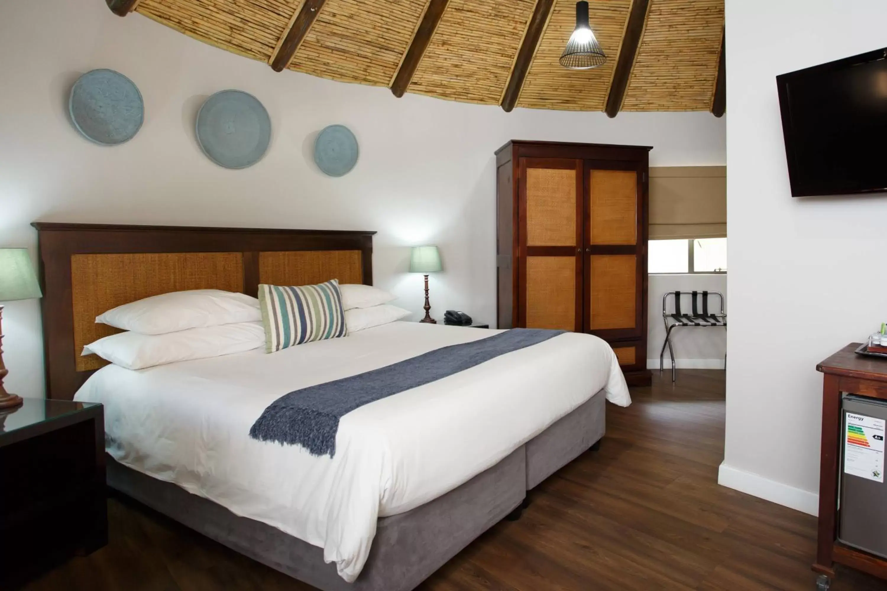 Photo of the whole room, Bed in Protea Hotel by Marriott Oudtshoorn Riempie Estate
