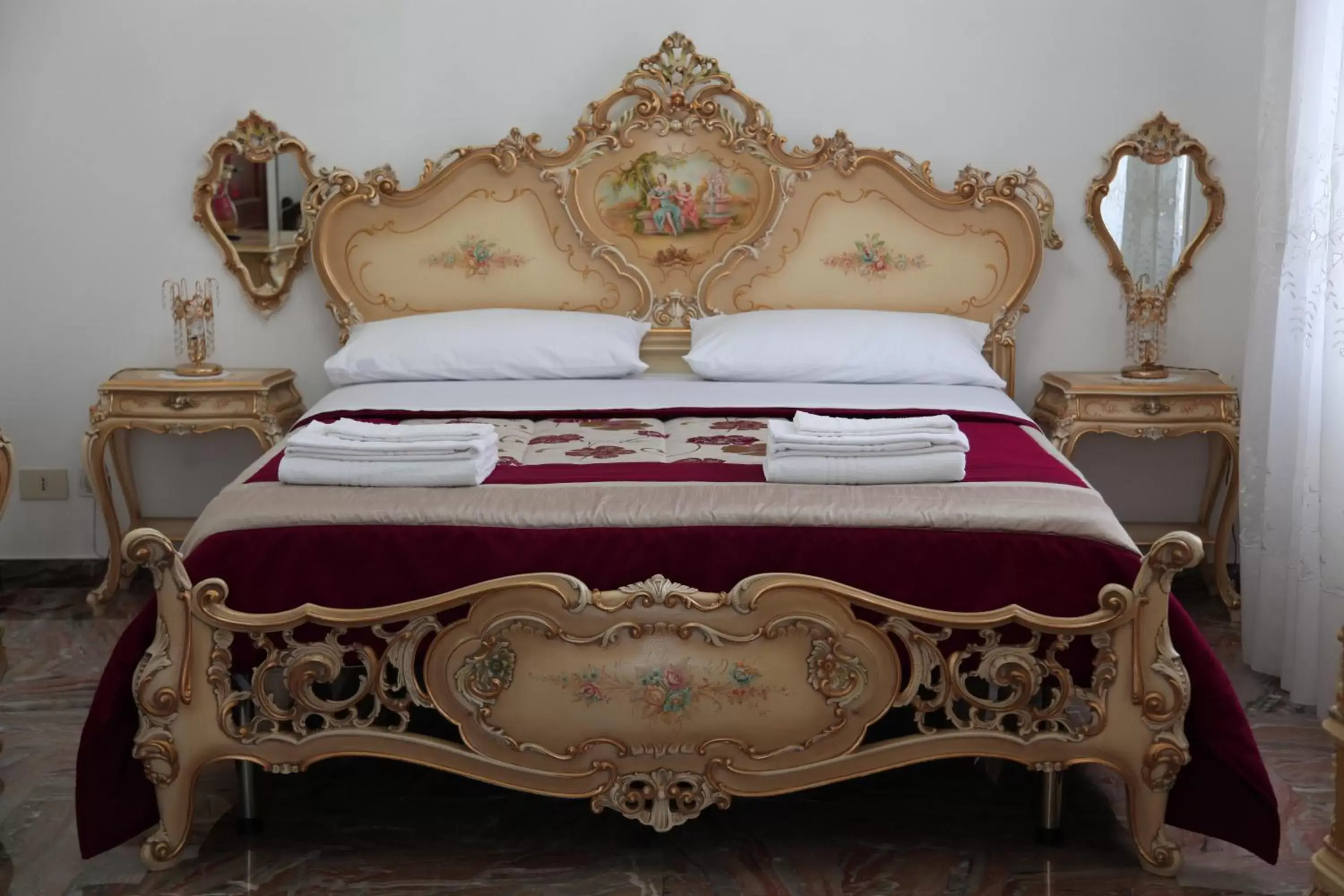 Shower, Bed in Casa del Girasole