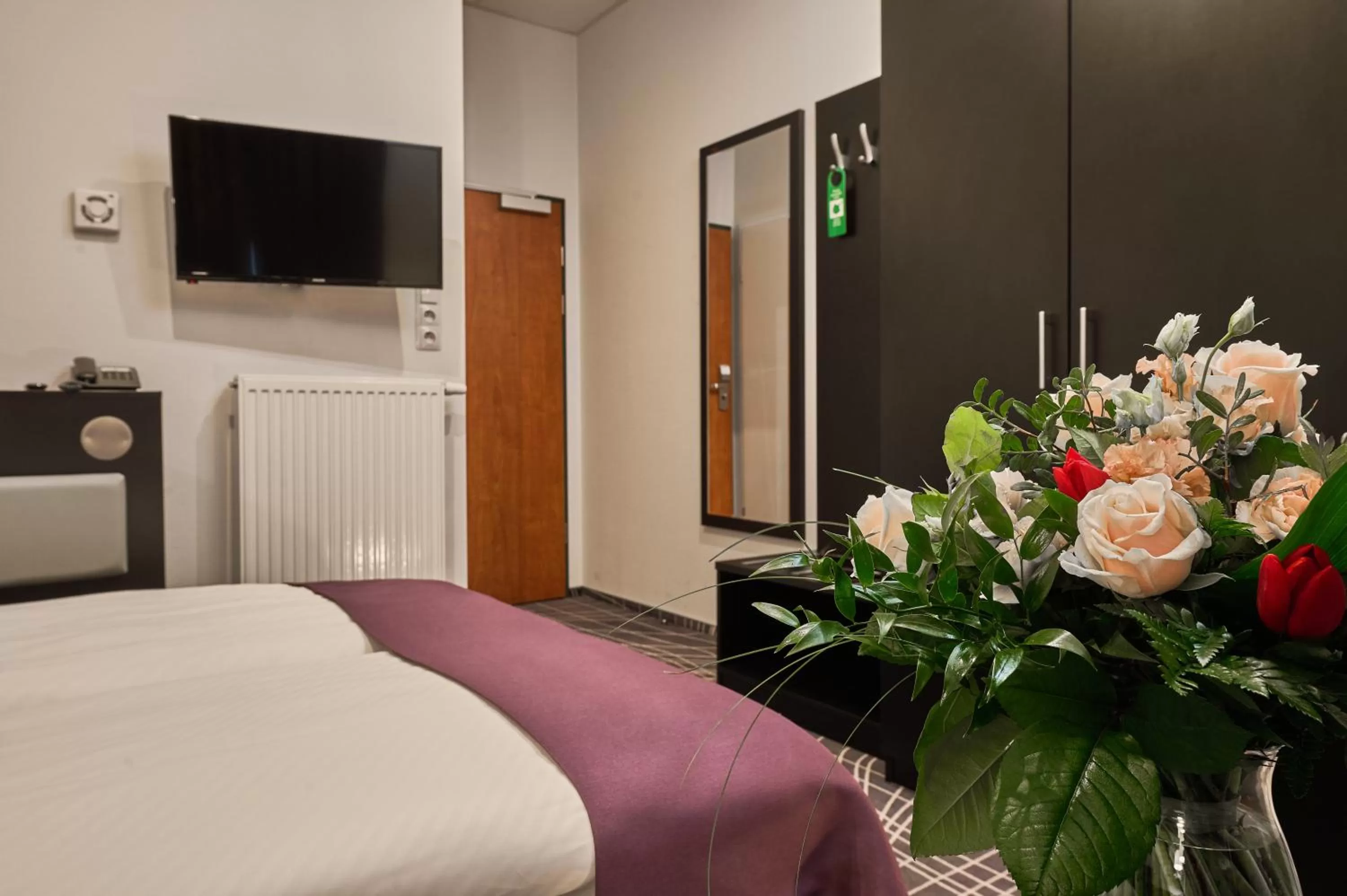 Bed in Sky Business Hotel