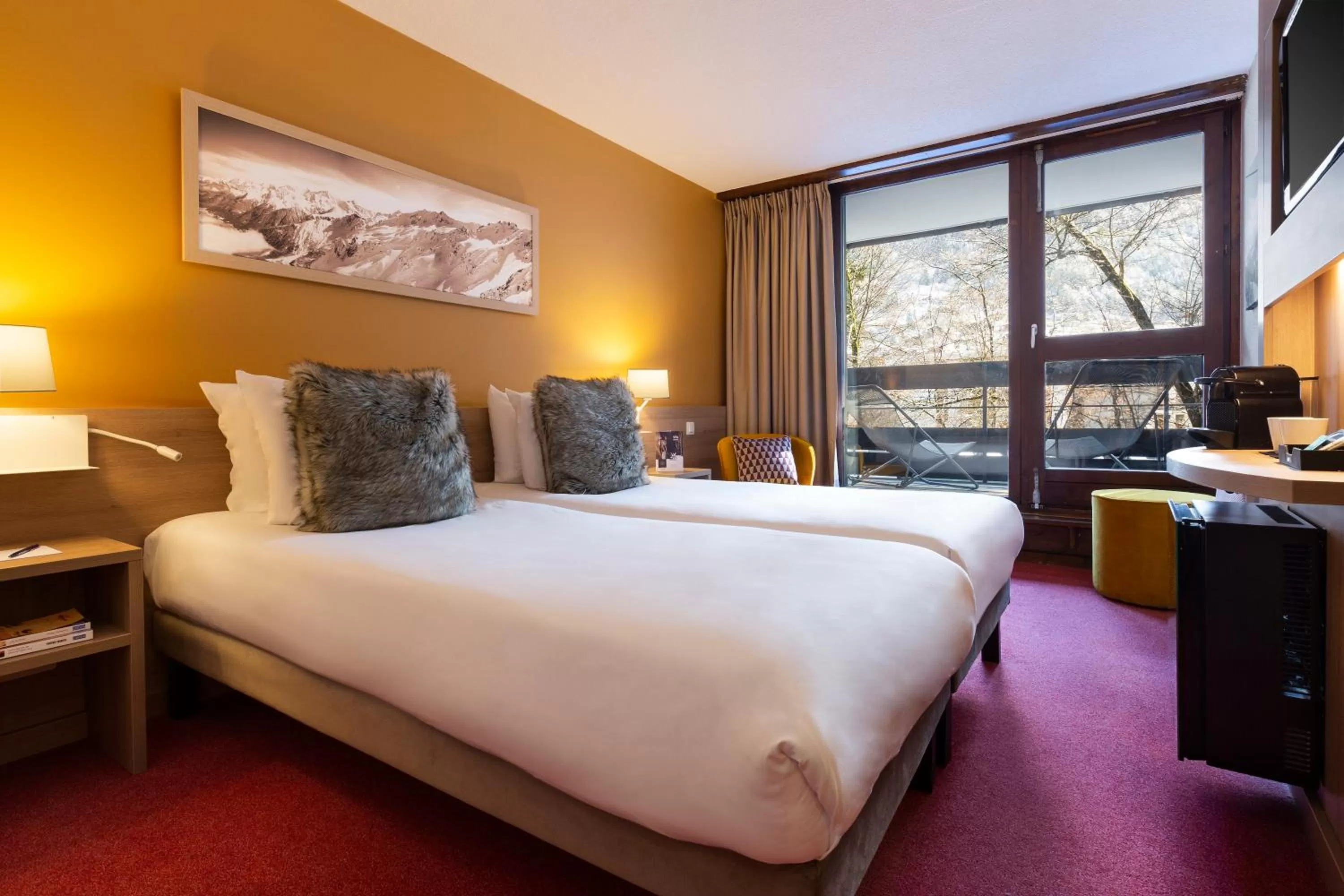 Bedroom, Bed in SOWELL HOTELS Mont Blanc et SPA