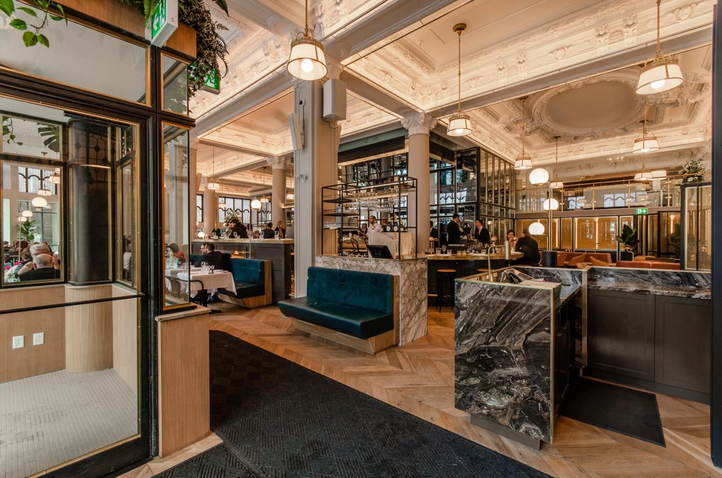 Restaurant/places to eat in Hôtel Birks Montréal