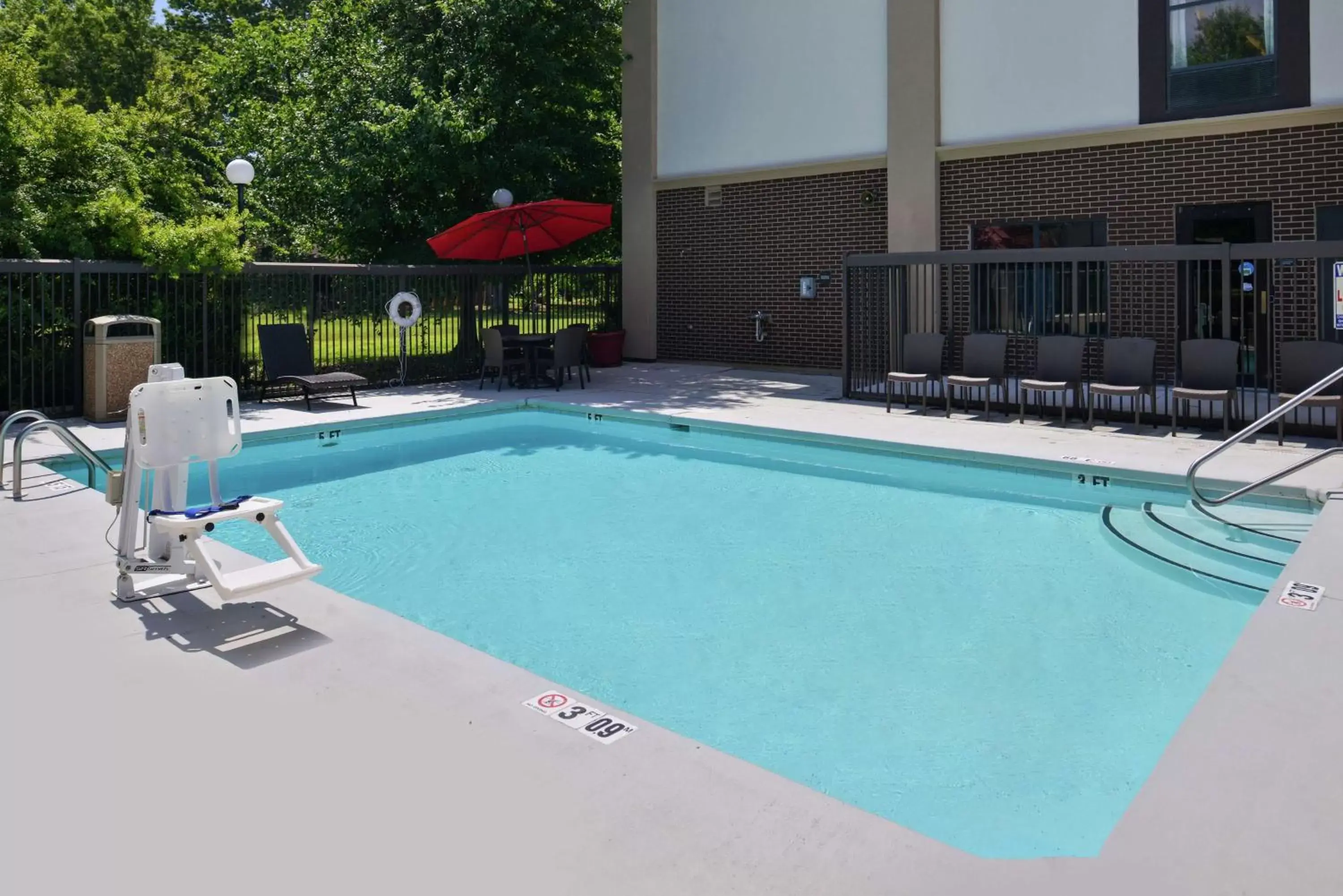 Pool view, Swimming Pool in Hampton Inn By Hilton Greensboro-East