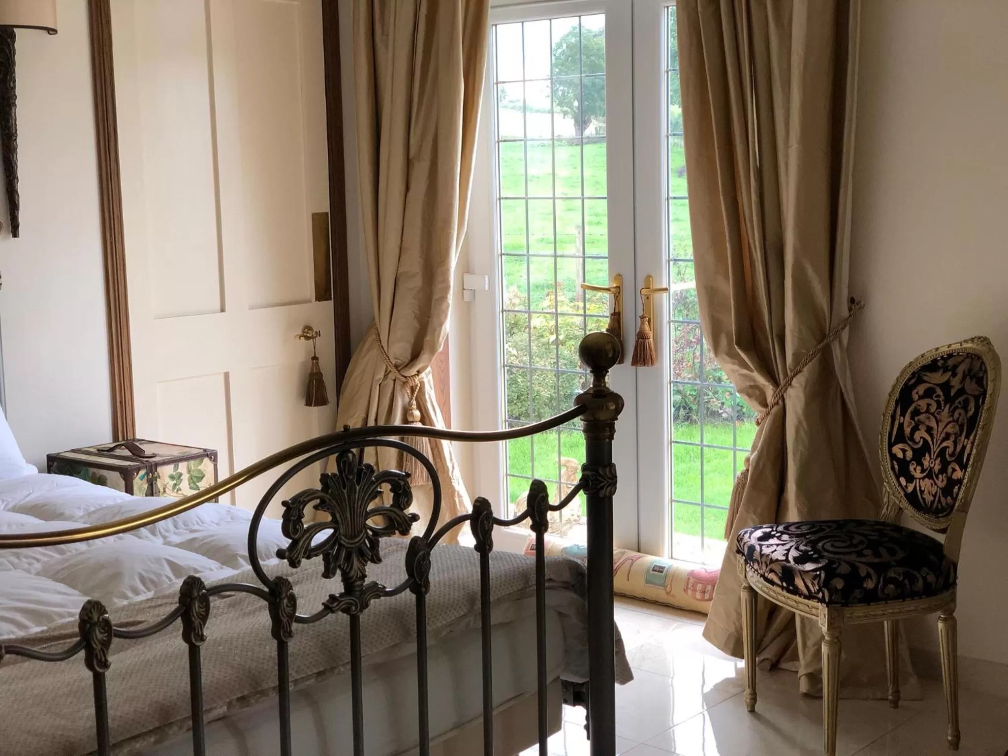 Bedroom, Bed in Retreat at The Knowe Auchincruive Estate