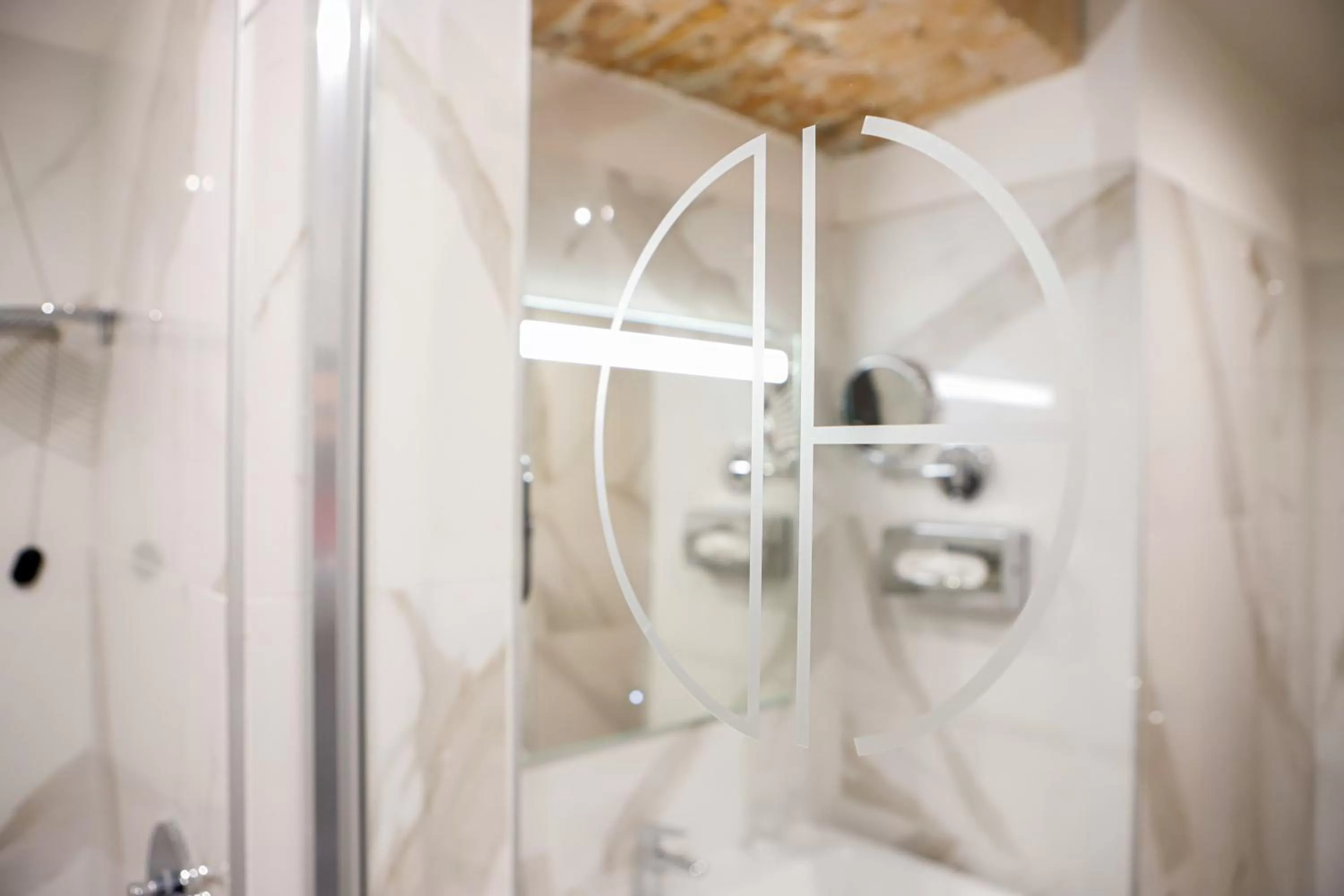 Shower in Hotel Diplomatic