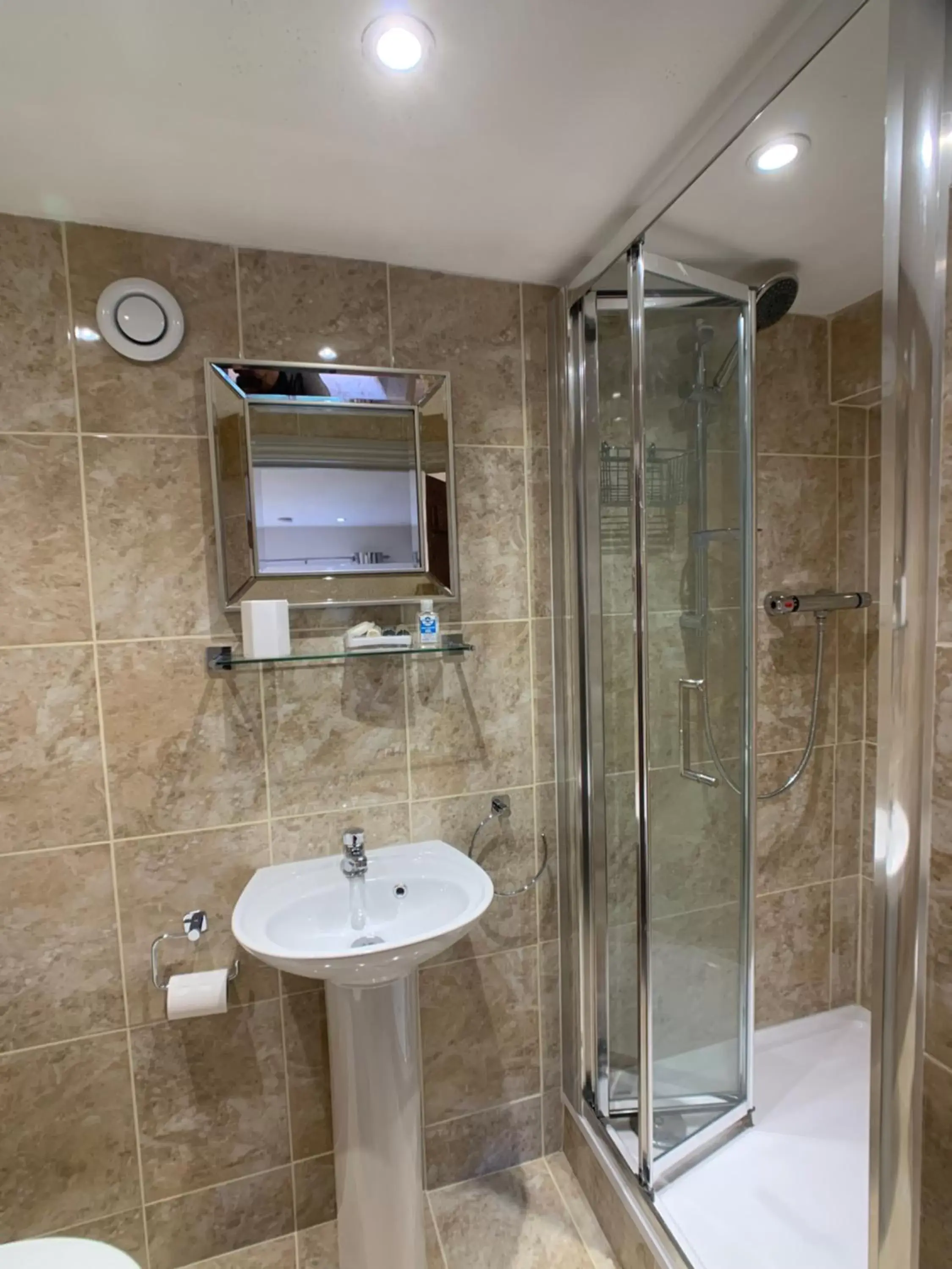 Bathroom in Swan House Tea Room and Bed & Breakfast