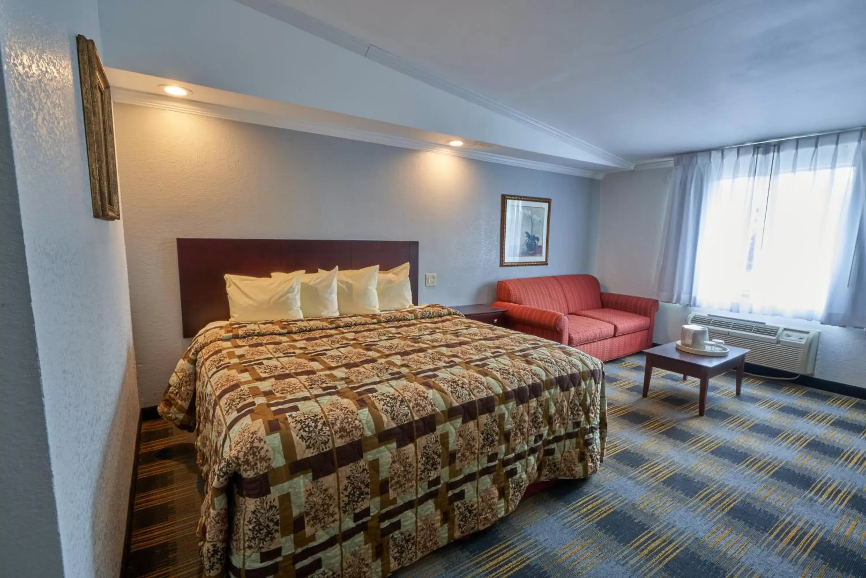 Bed in Riverview Inn & Suites Bed in Riverview Inn & Suites