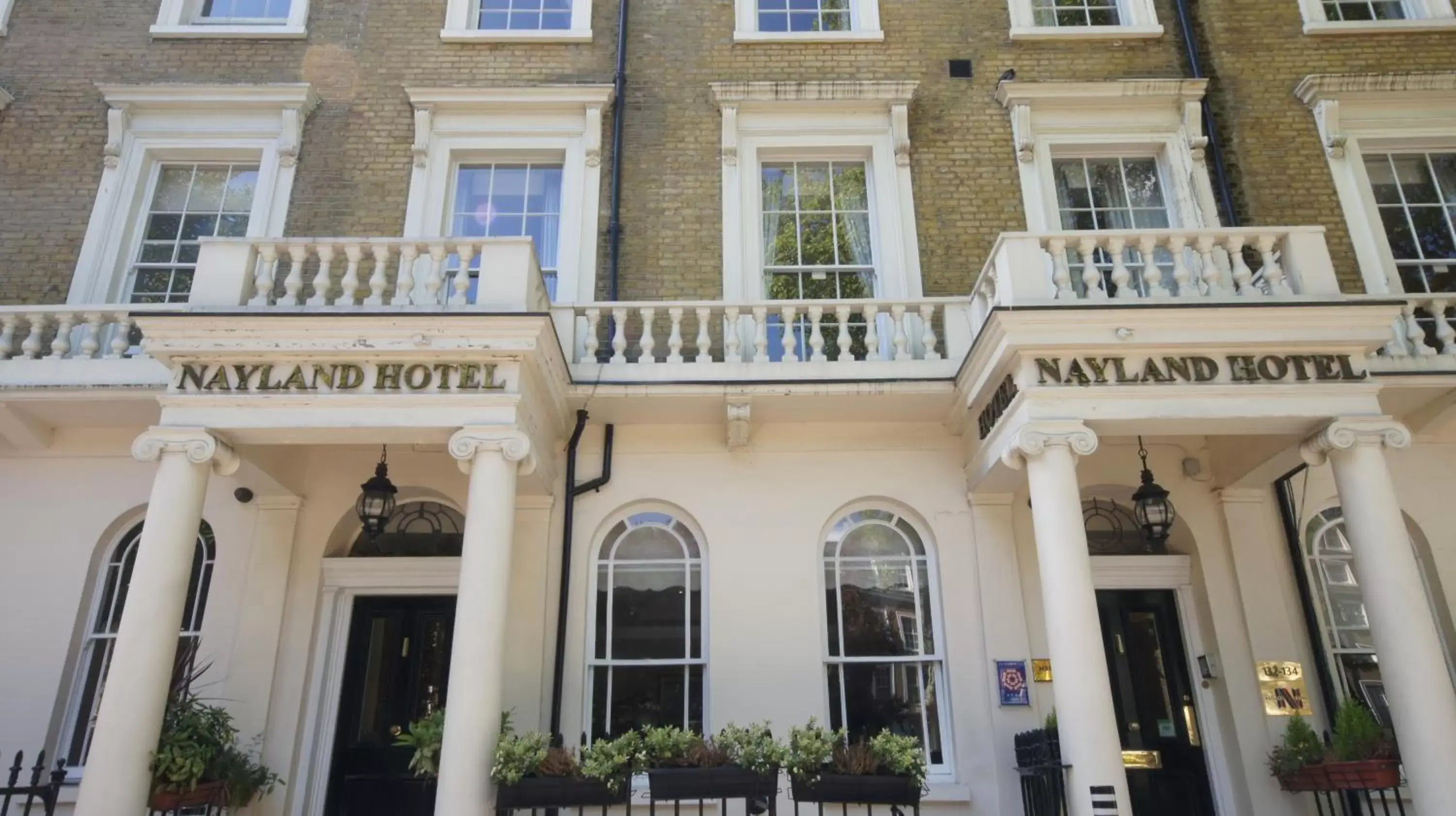 Facade/entrance, Property Building in The Nayland Hotel