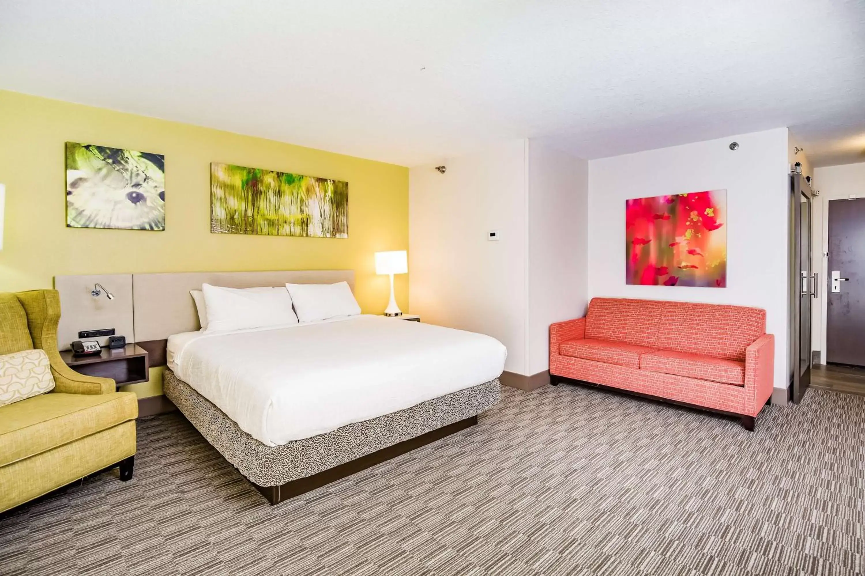 Living room, Bed in Hilton Garden Inn Orange Beach