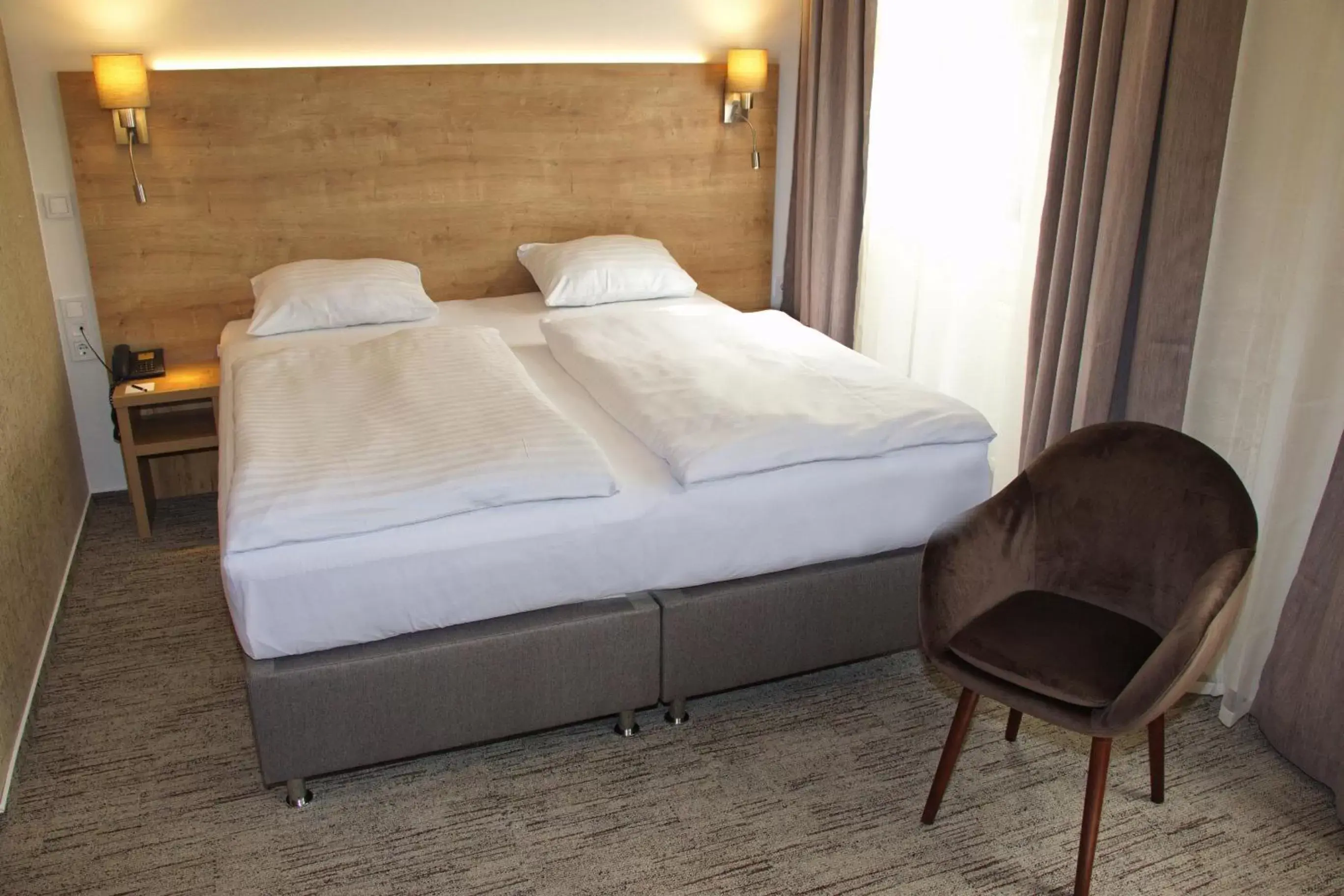 Bed in City Hotel Ring