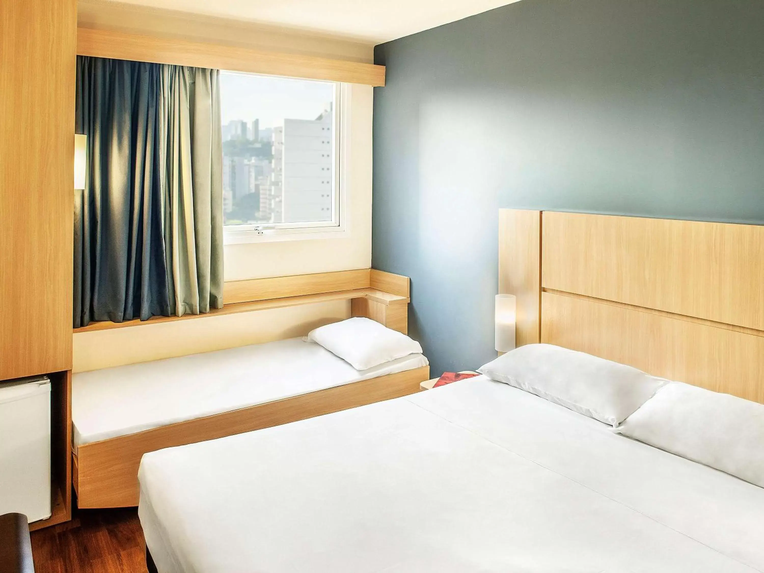 Photo of the whole room, Bed in ibis Belo Horizonte Savassi