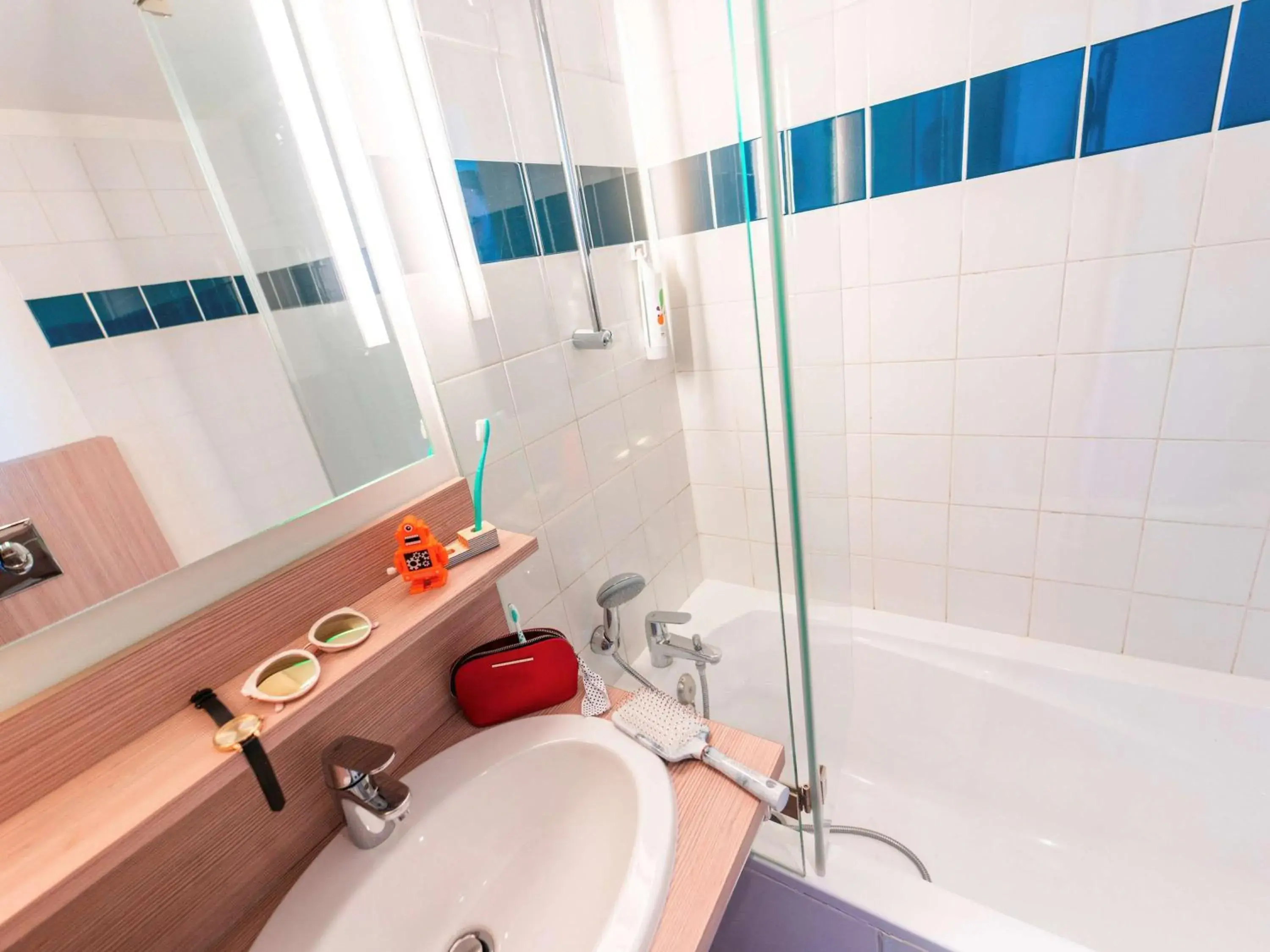 Photo of the whole room, Bathroom in ibis Styles Paris Velizy