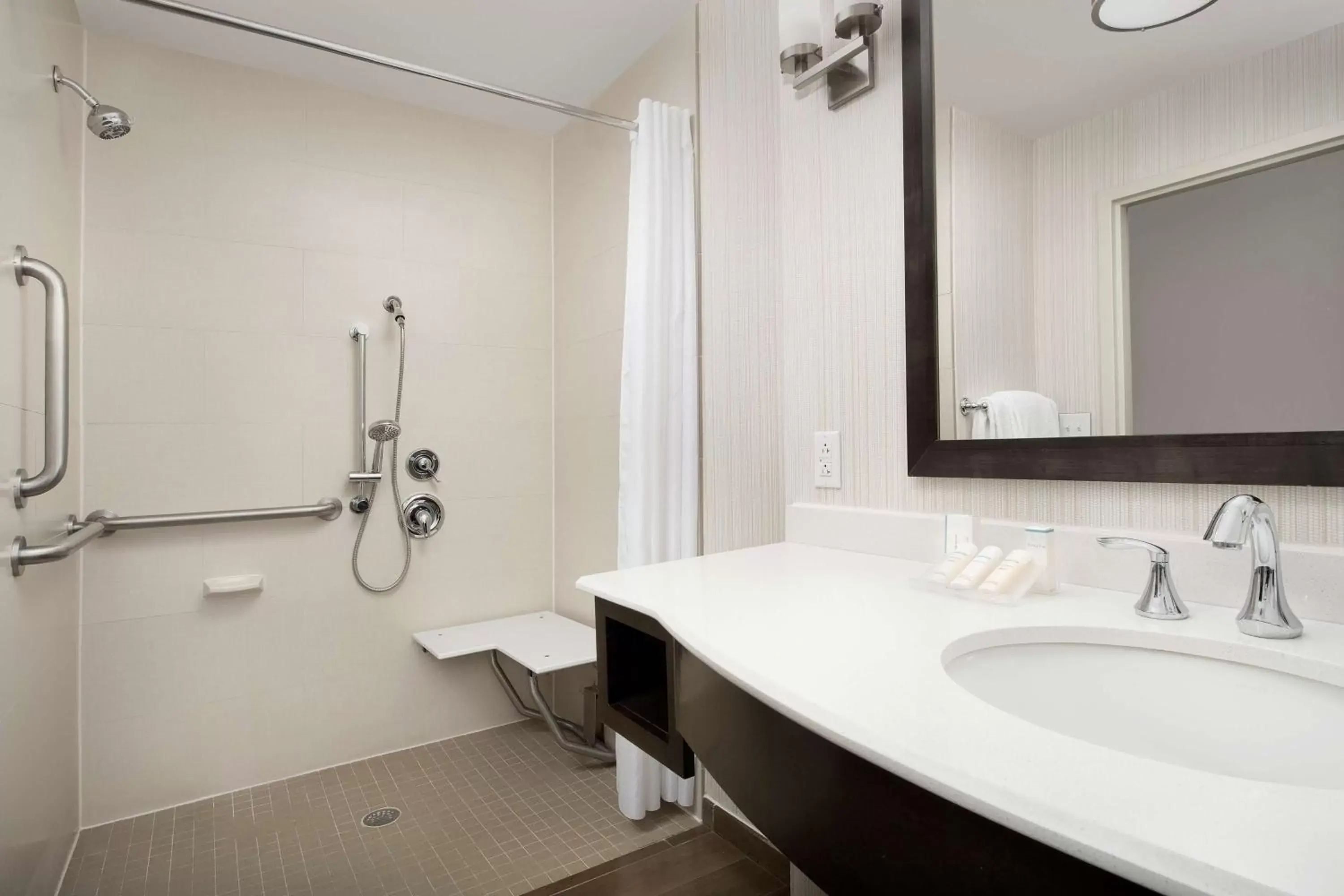 Bathroom in Hilton Garden Inn Charlotte Airport