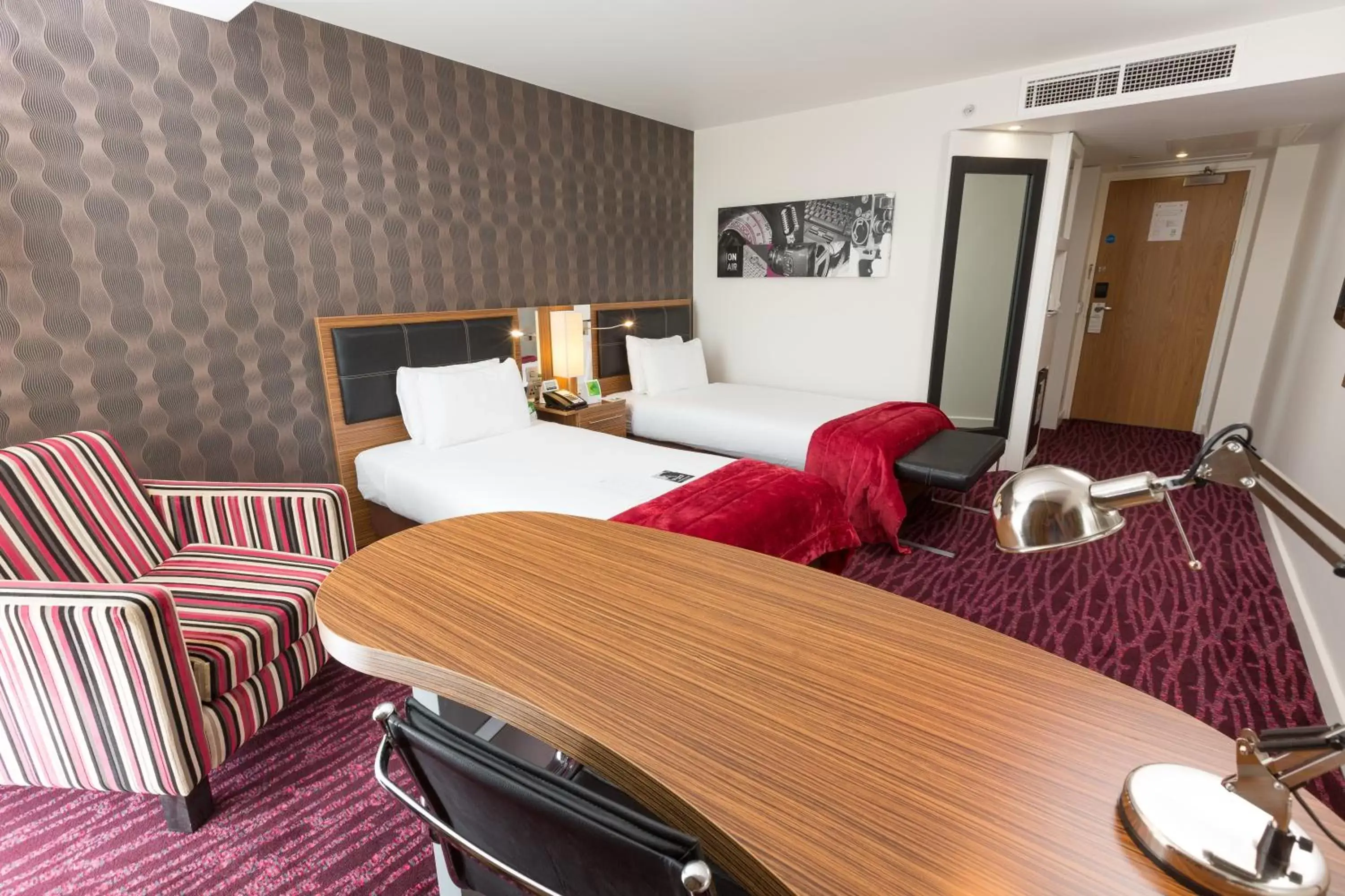 Photo of the whole room, Bed in Holiday Inn Manchester-Mediacityuk, an IHG Hotel