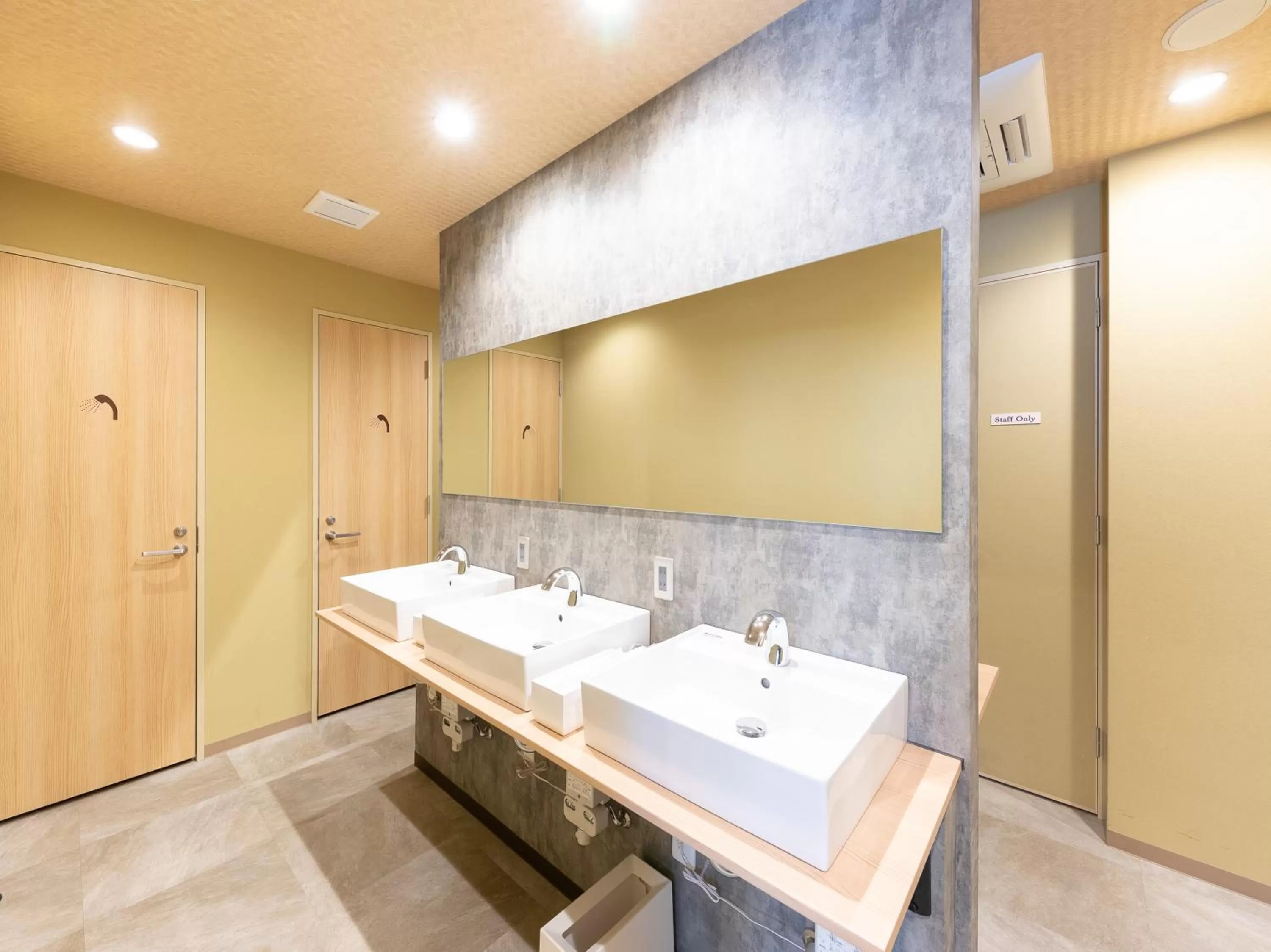 Shower in Hiromas Hotel Kura