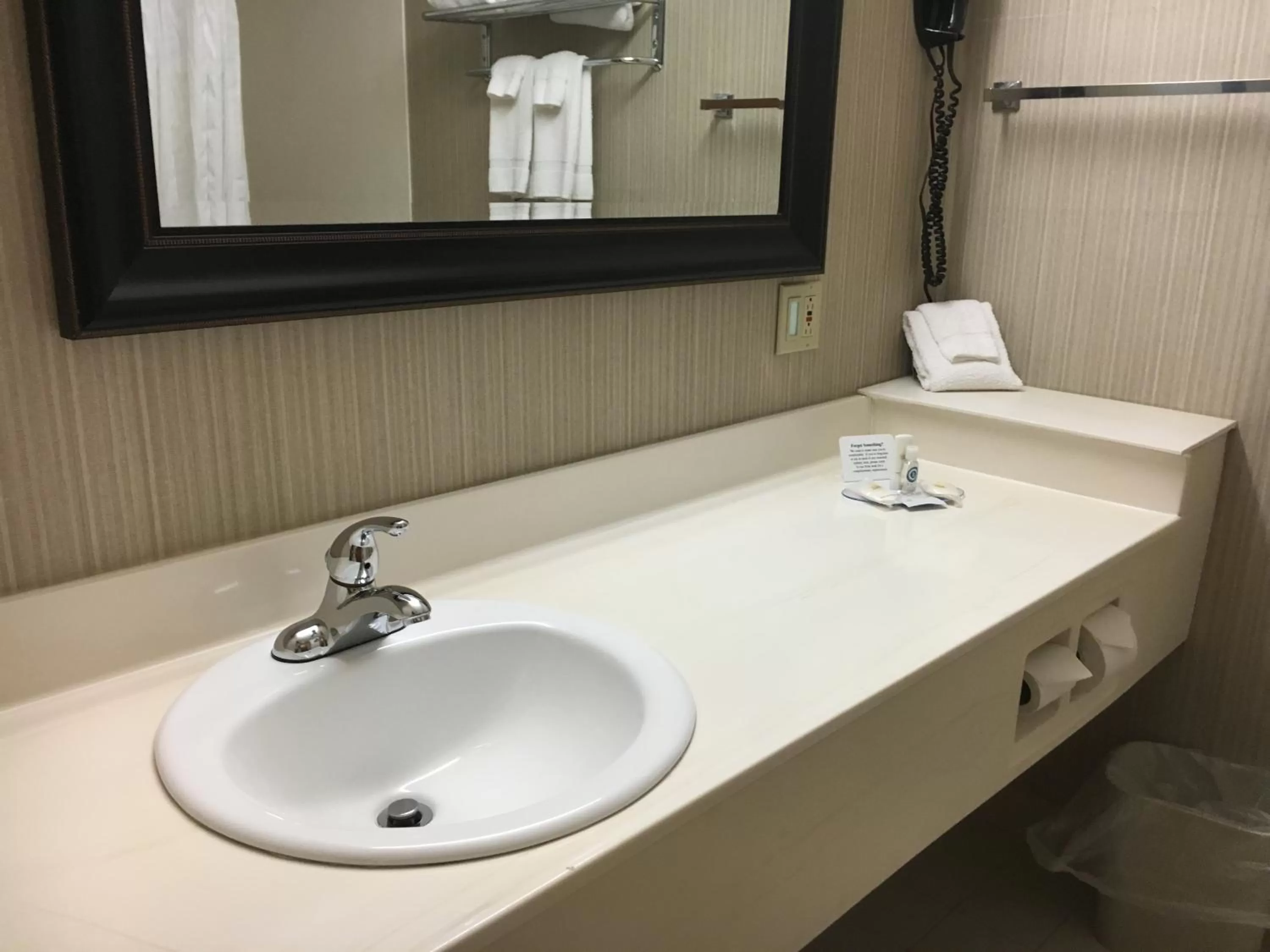 Queen Room with Two Queen Beds - Non-Smoking in Quality Inn Clarion