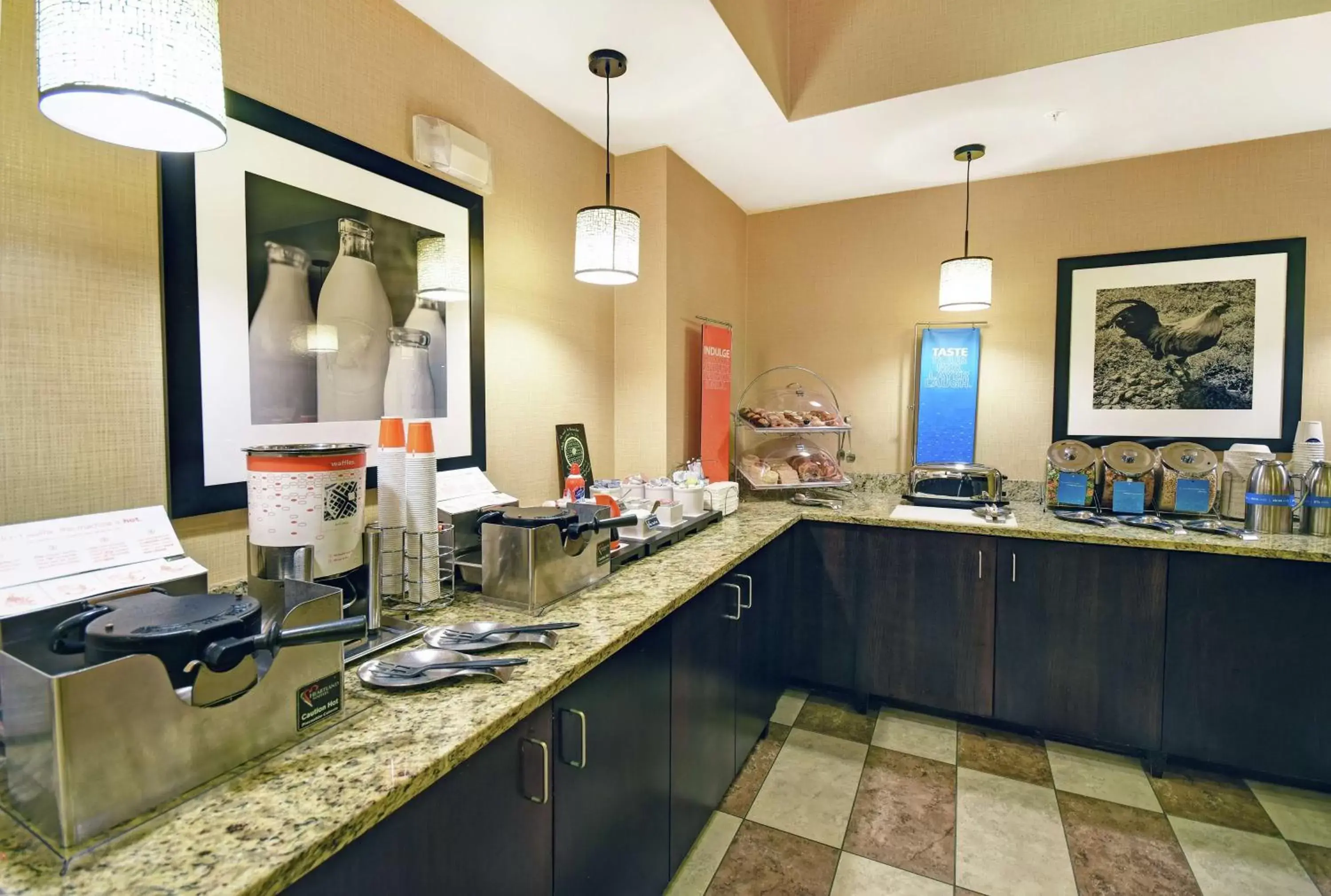 Restaurant/places to eat in Hampton Inn Beloit Restaurant/places to eat in Hampton Inn Beloit