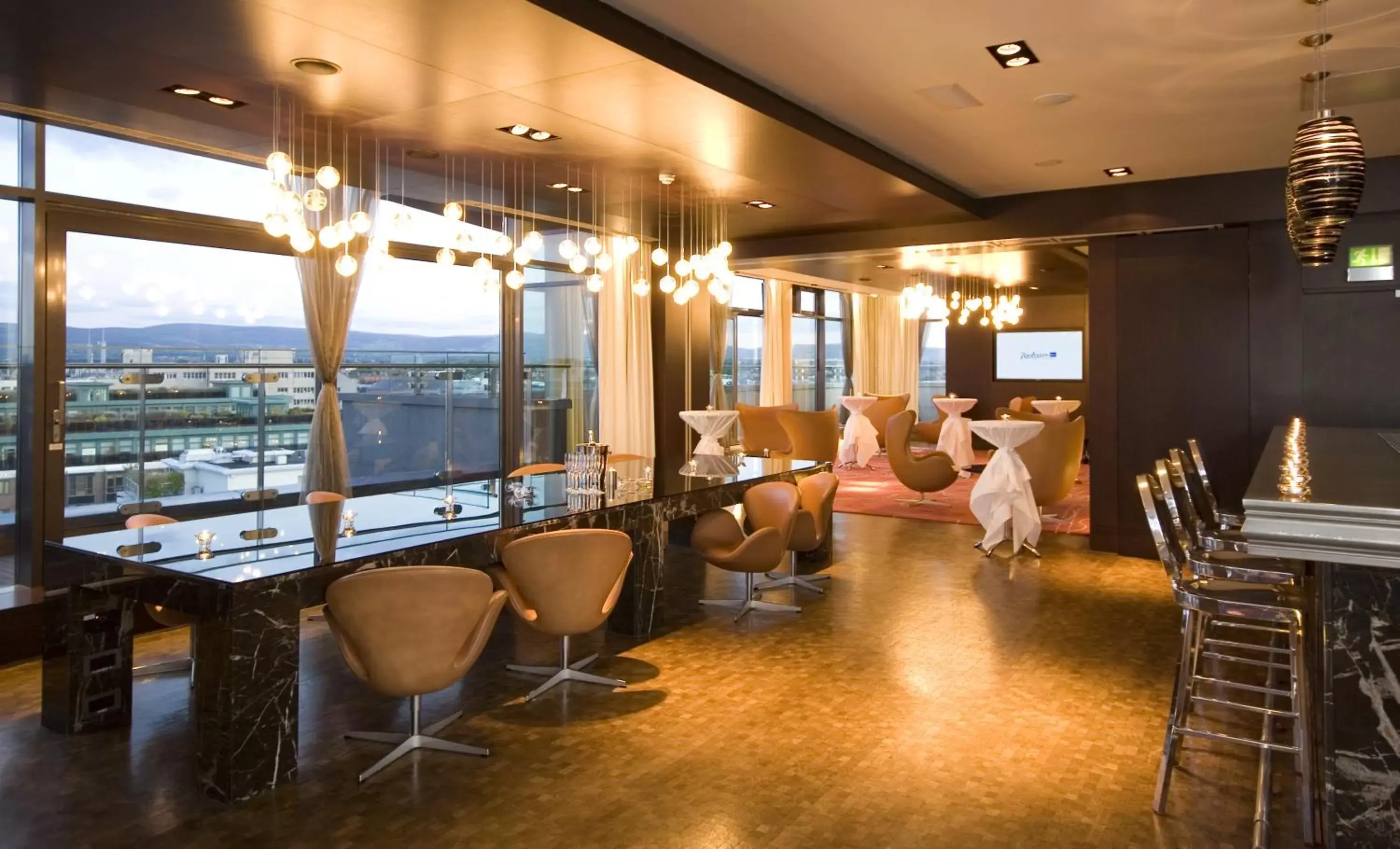 Business facilities, Lounge/Bar in Radisson Blu Royal Hotel Dublin