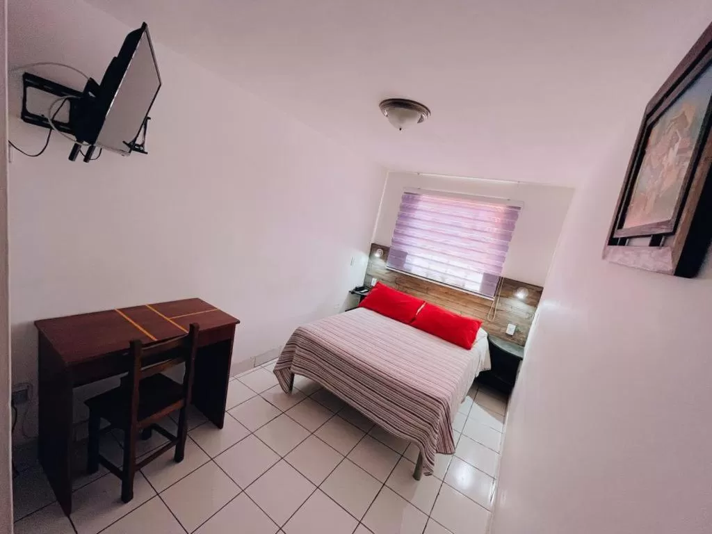 Bedroom, Bed in Hotel Plaza Colon