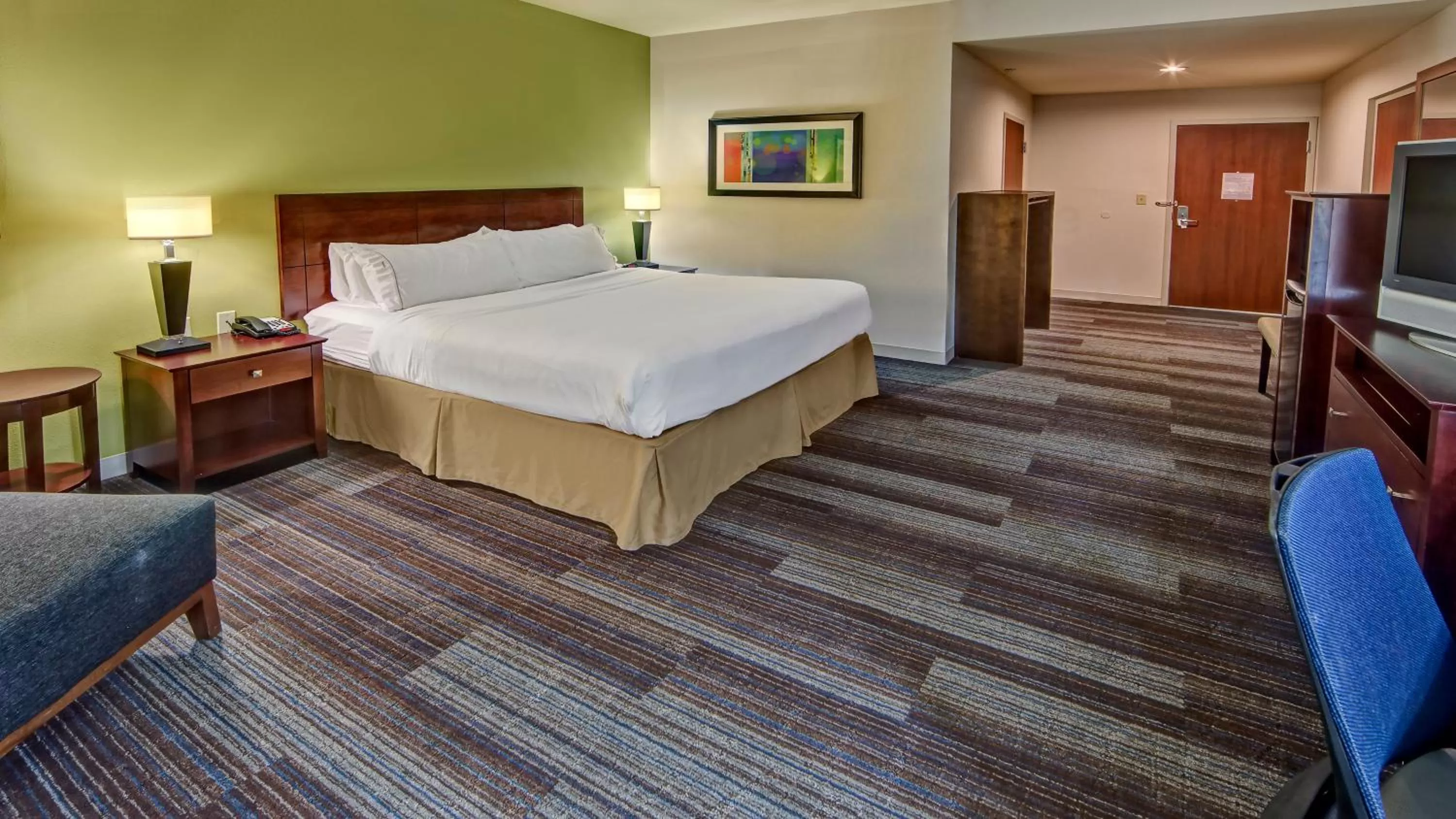 Photo of the whole room, Bed in Holiday Inn Express & Suites Cookeville by IHG