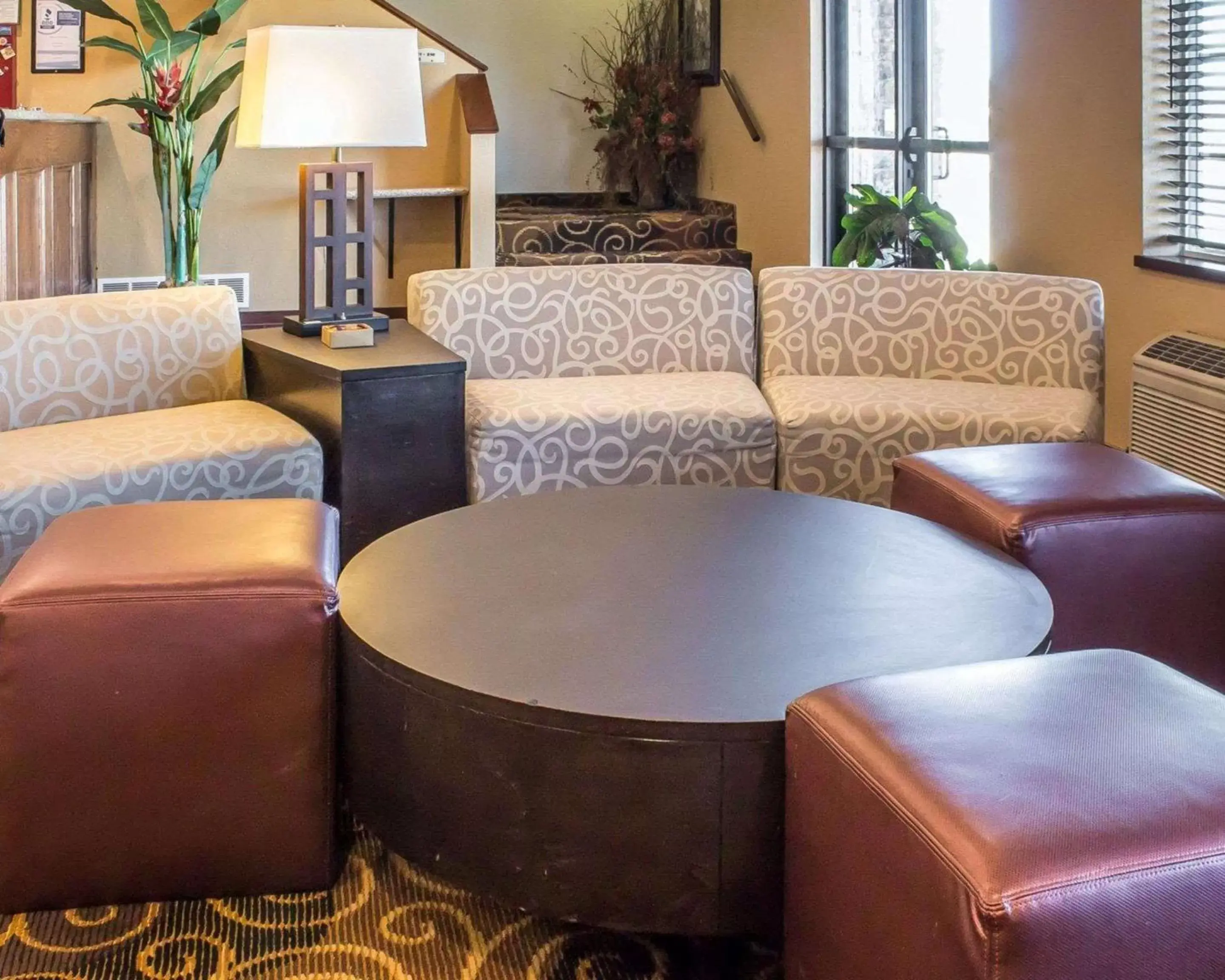 Lobby or reception, Seating Area in Rodeway Inn & Suites - Okoboji