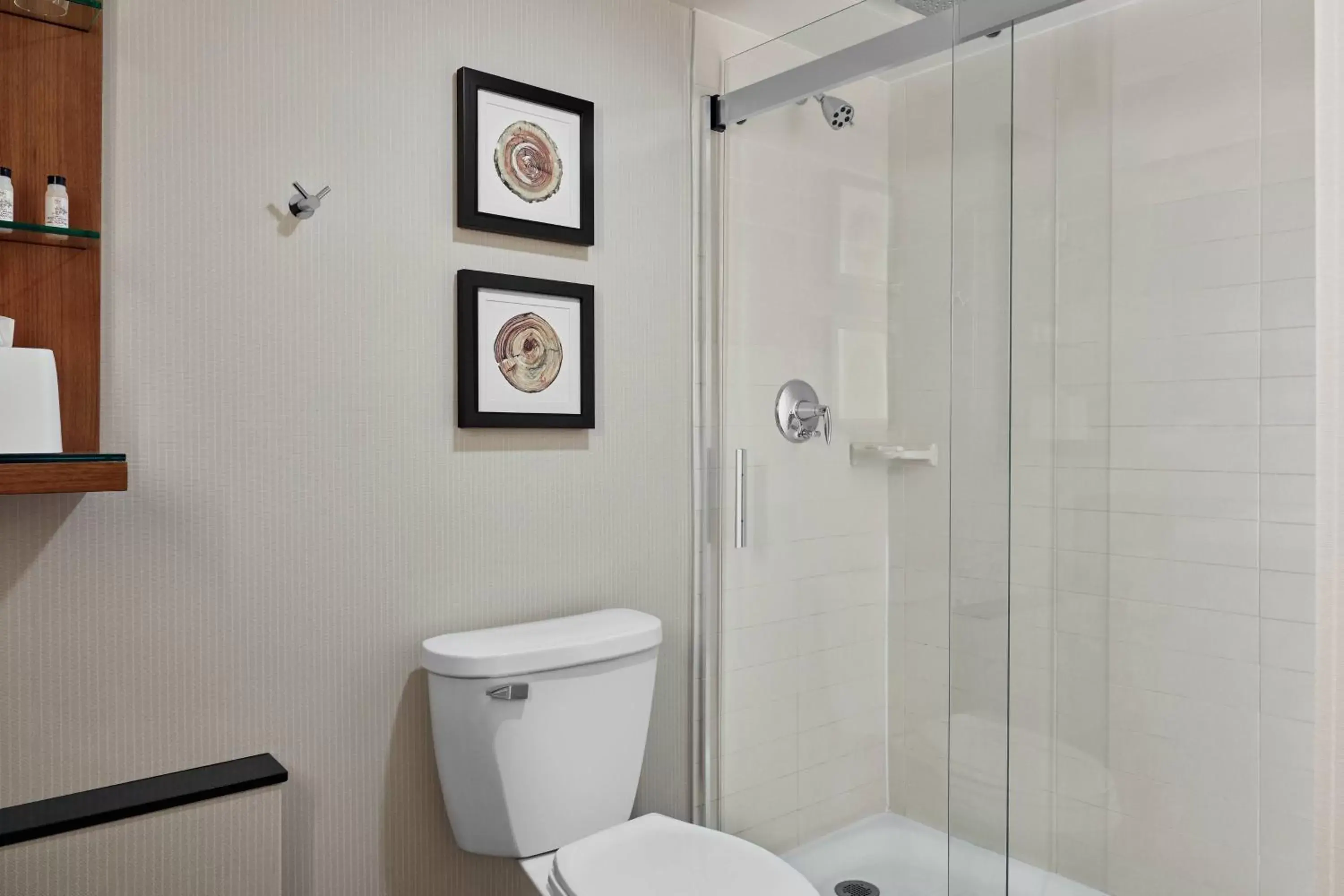Bathroom in Delta Hotels by Marriott Milwaukee Northwest