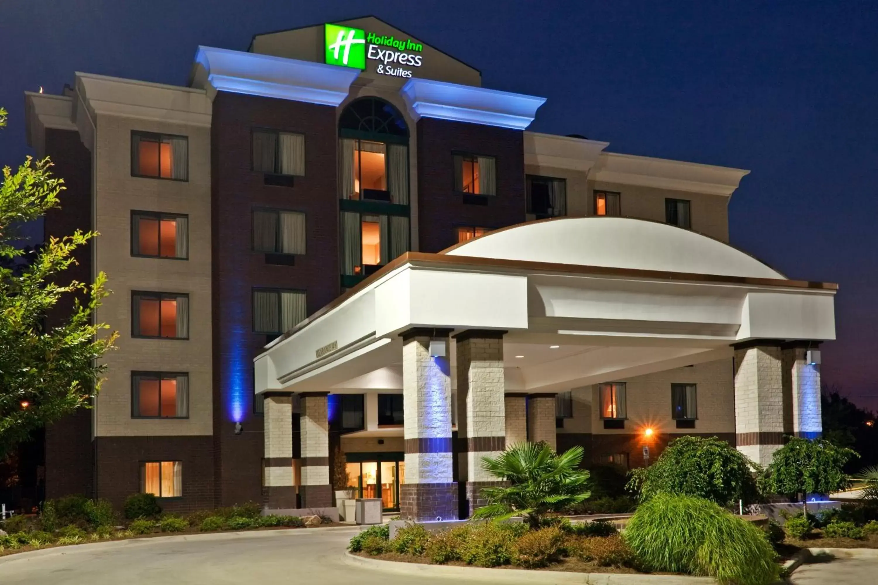 Property Building in Holiday Inn Express Hotel & Suites Birmingham - Inverness 280, an IHG Hotel