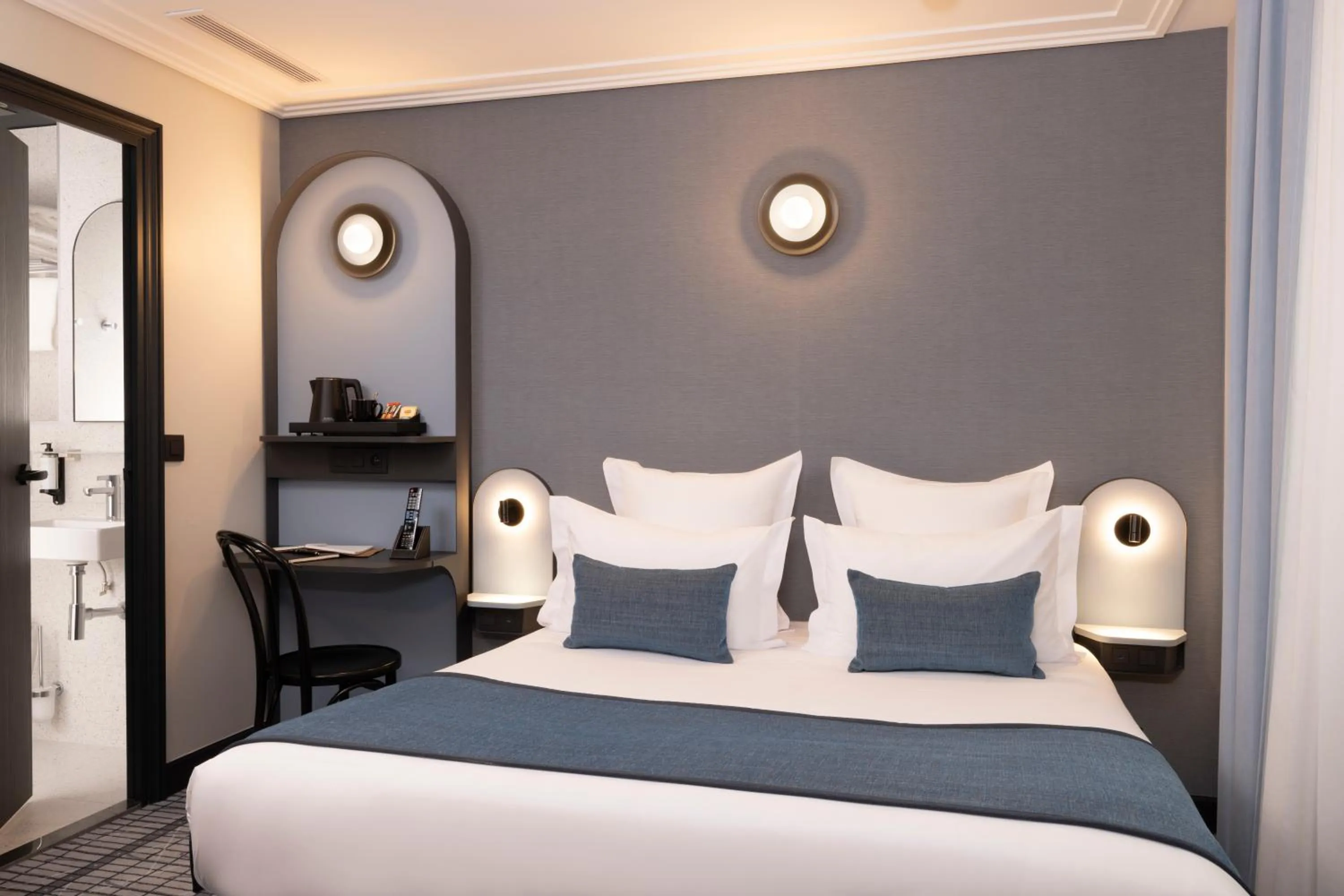 Photo of the whole room, Bed in Hôtel de France Gare de Lyon Bastille