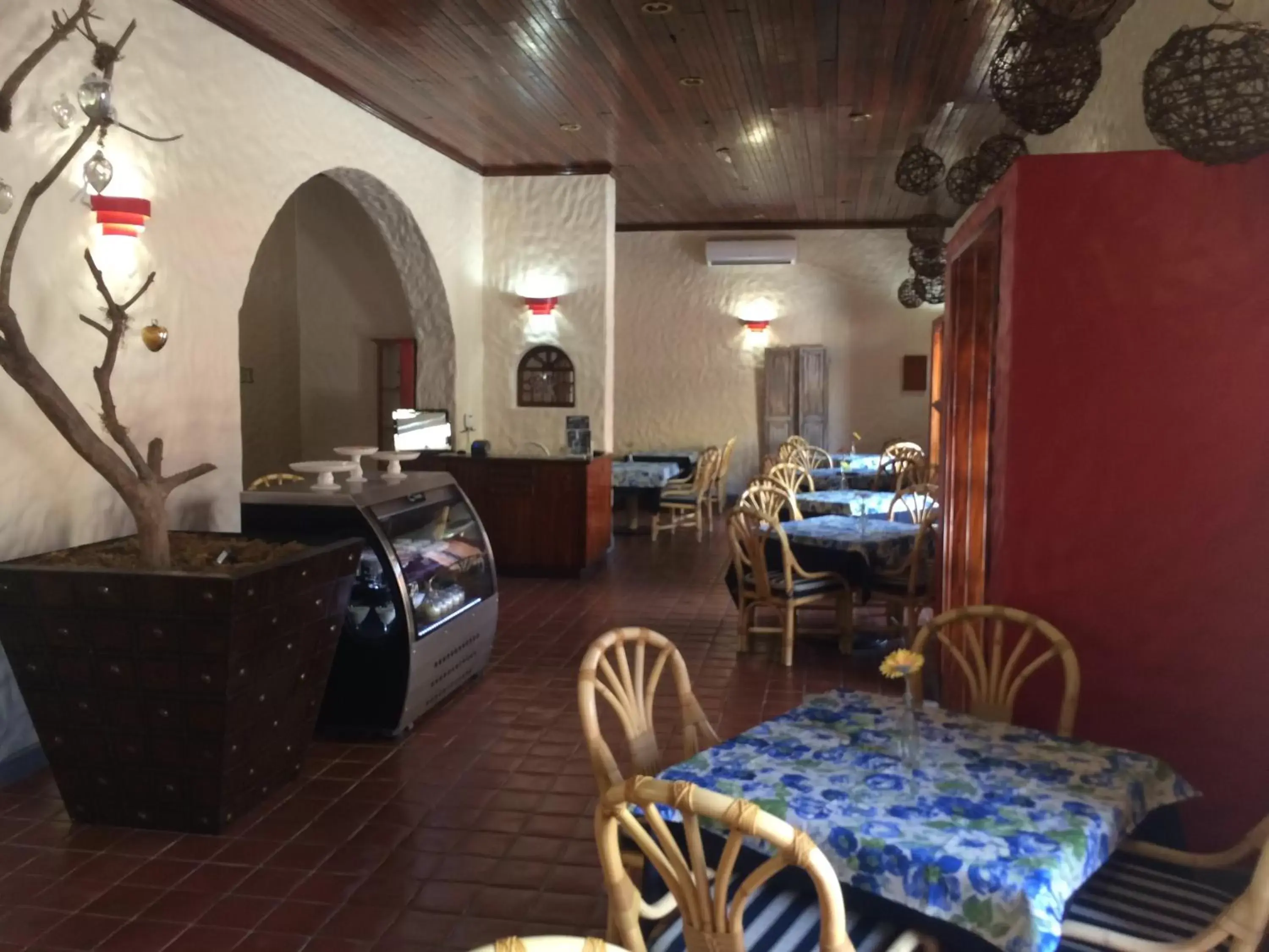 Restaurant/Places to Eat in Hotel Fenix