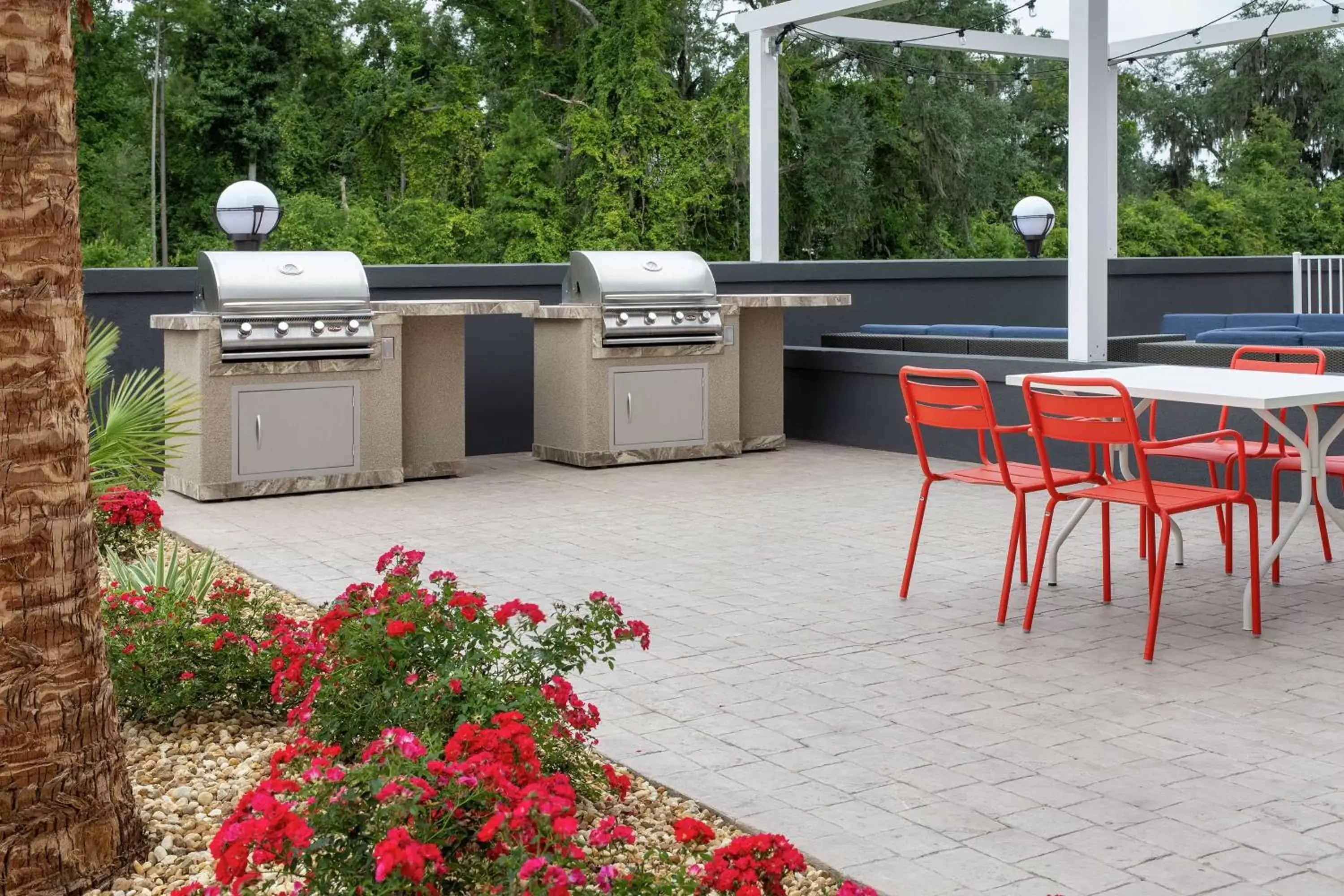 Dining area, BBQ Facilities in Tru By Hilton Lake City