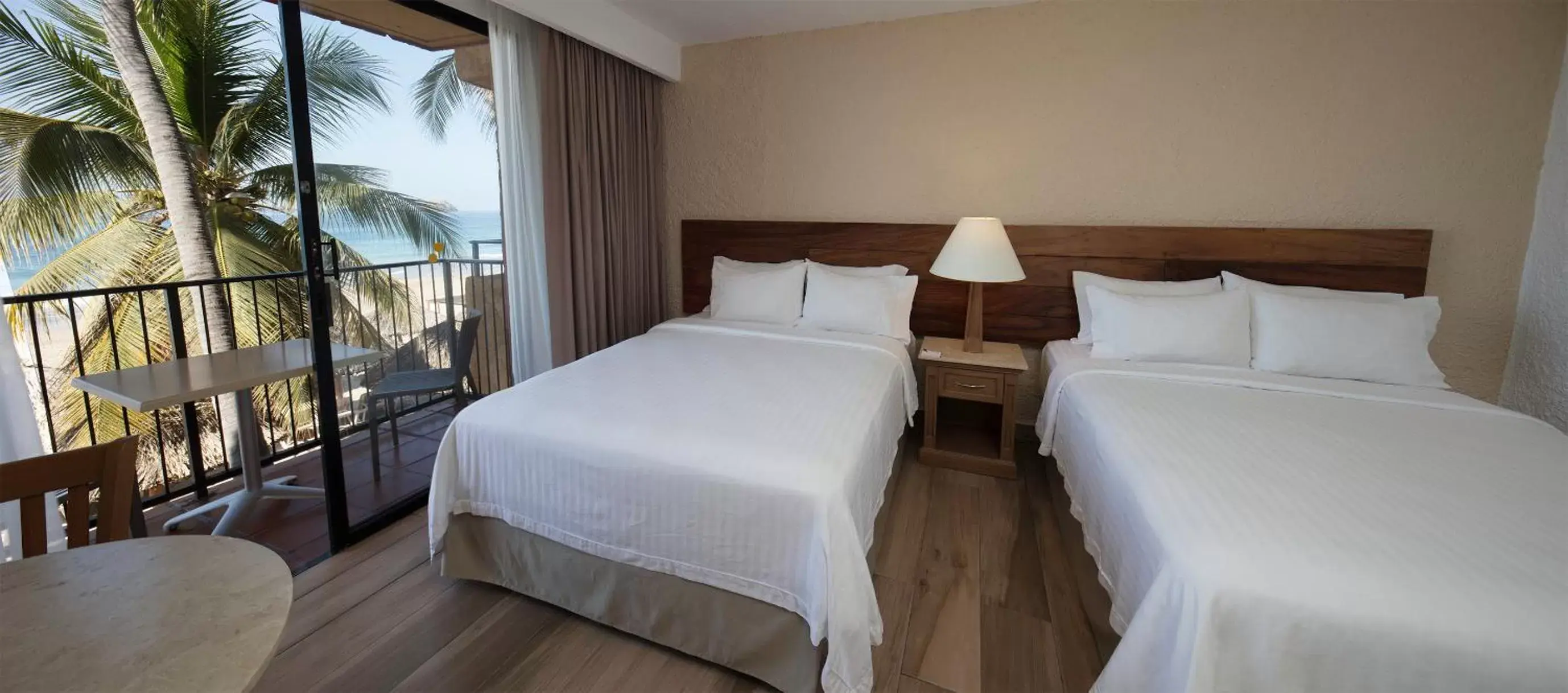 Bed in Holiday Inn Resort Ixtapa All-Inclusive, an IHG Hotel