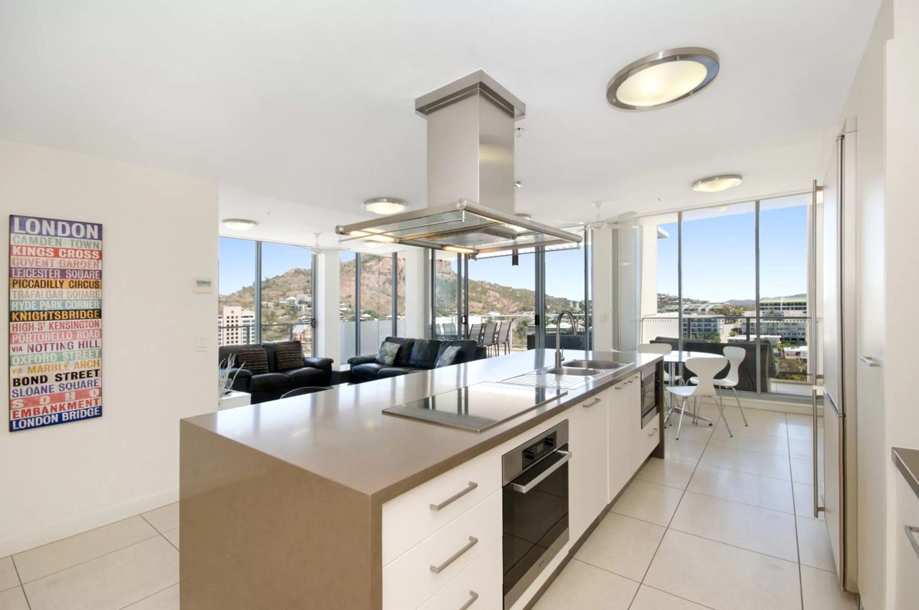 Kitchen or kitchenette in The Dalgety Apartments