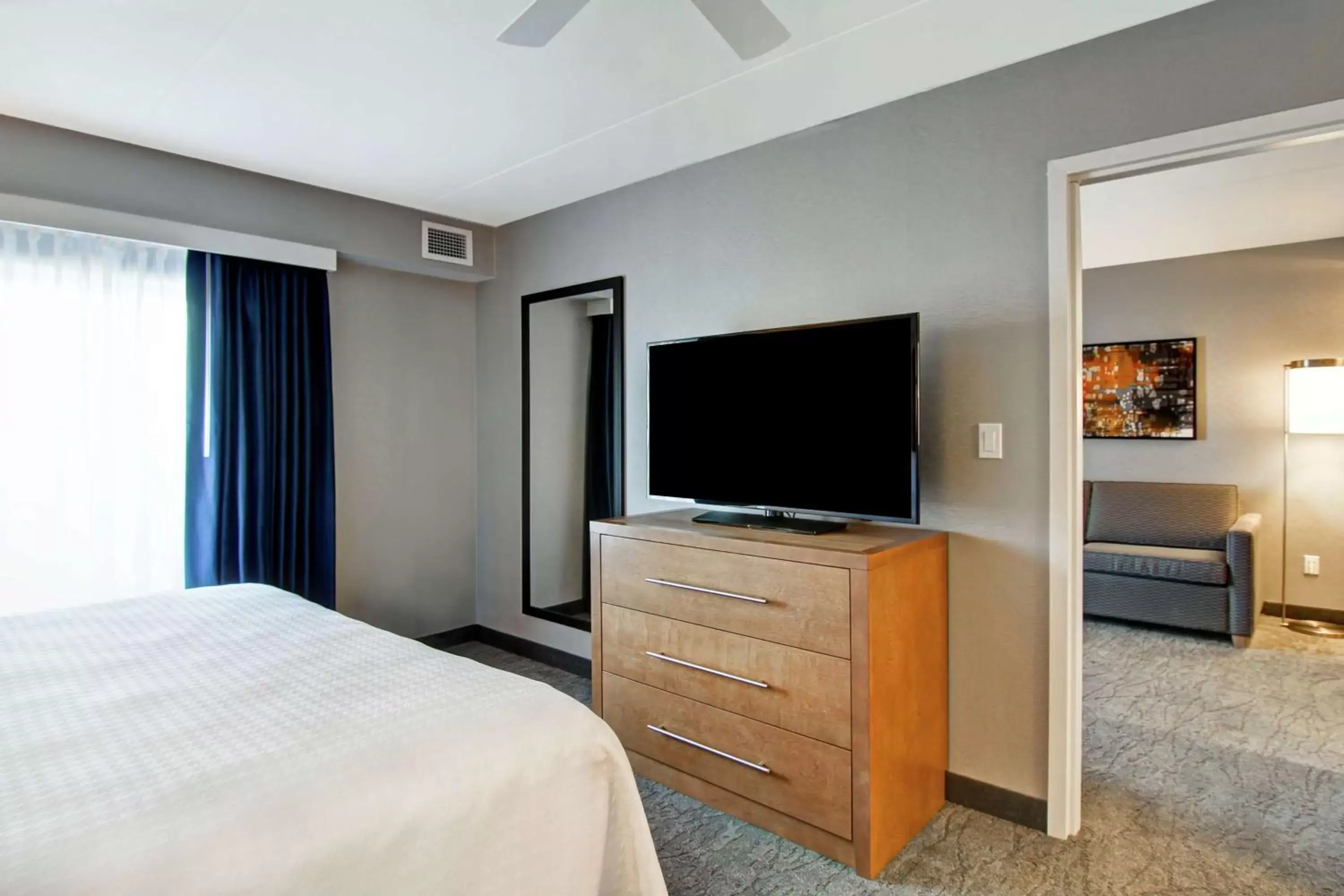 Bedroom, TV/Entertainment Center in Homewood Suites By Hilton Ottawa Kanata