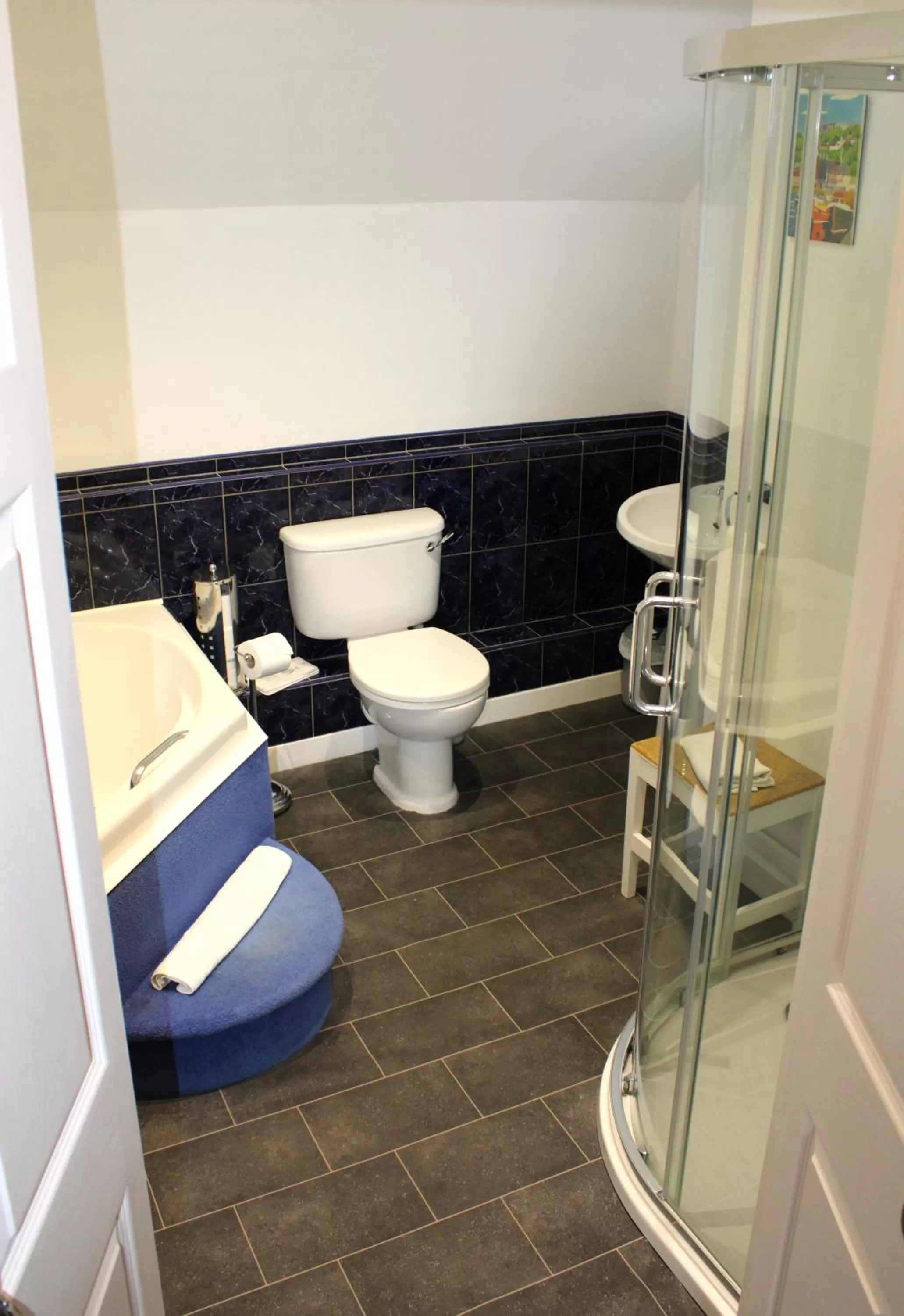 Bathroom in Falls of Lora Hotel