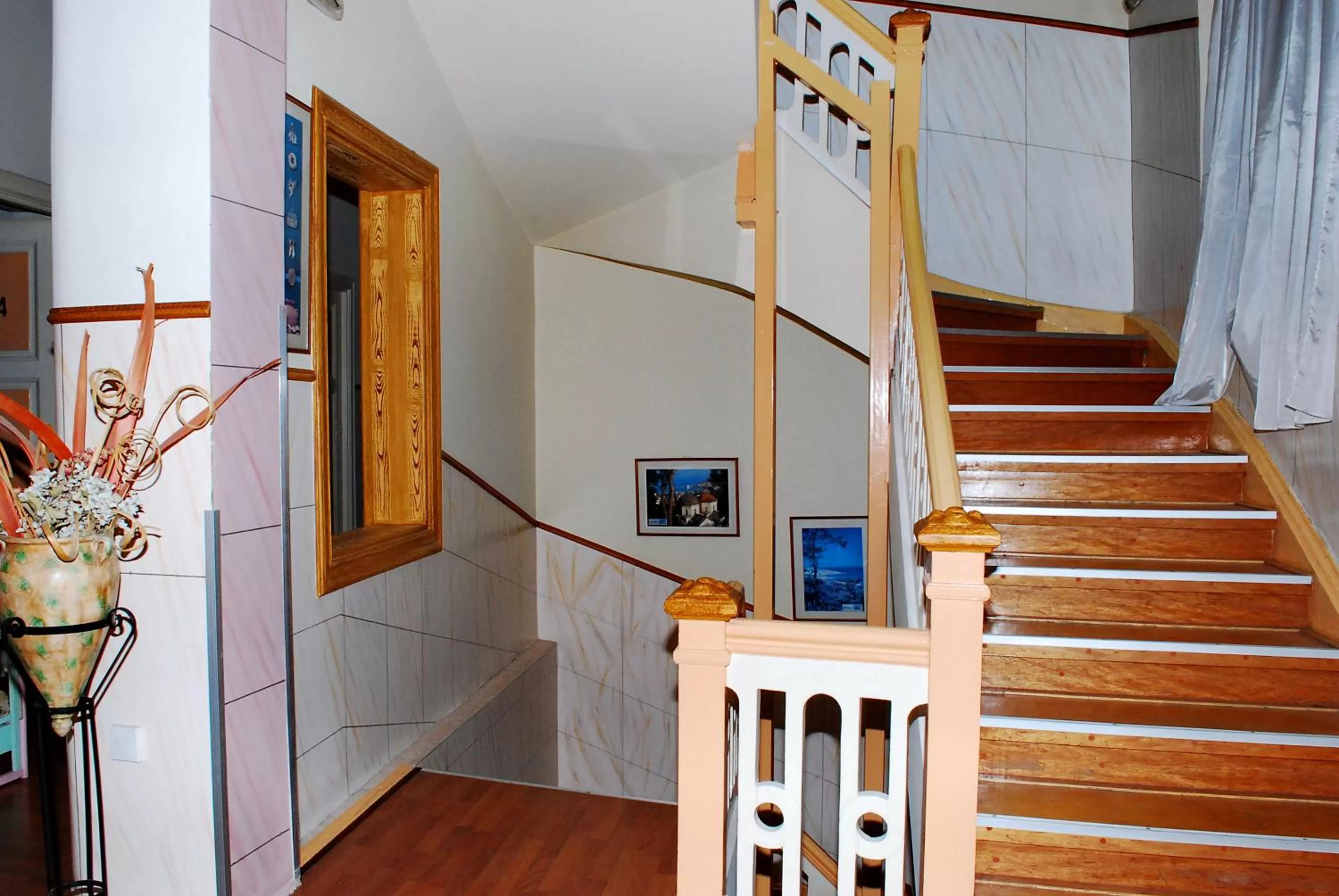 Decorative detail in Diethnes Hotel