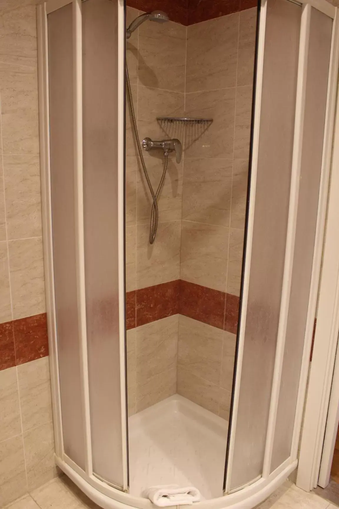 Shower, Bathroom in Hotel Semifonte