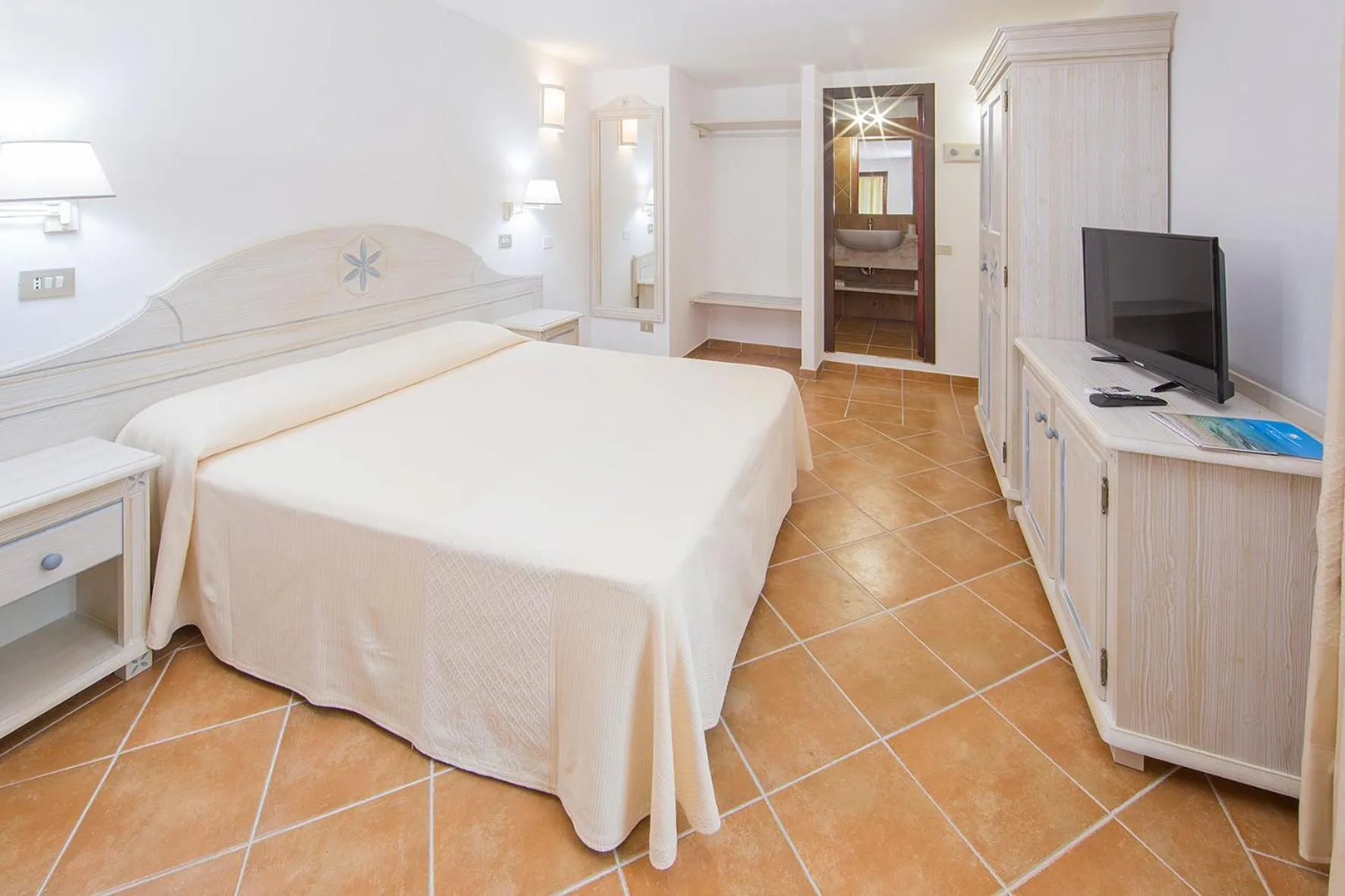 Photo of the whole room, Bed in Colonna Beach Hotel Marinella