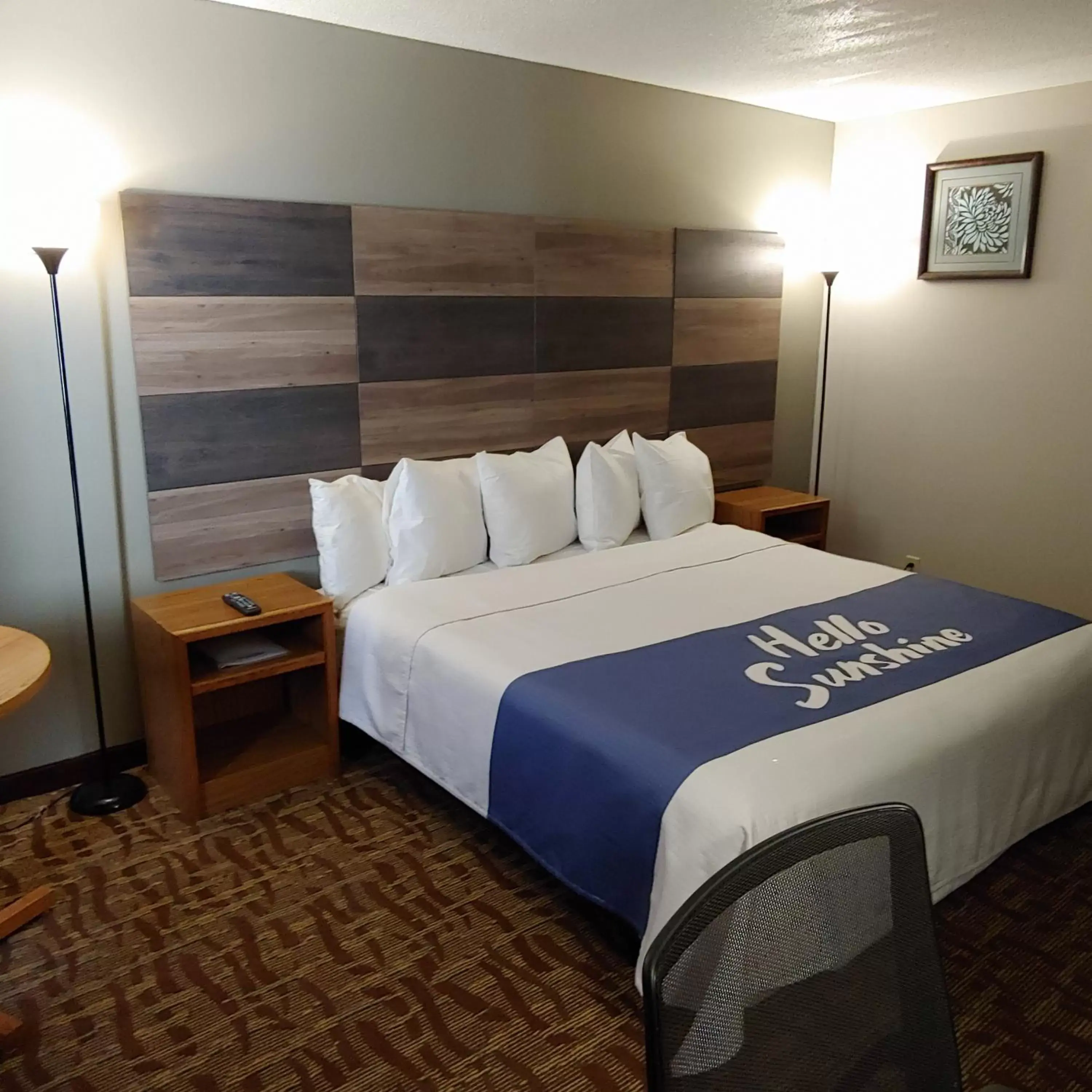 Bed in Days Inn by Wyndham West-Eau Claire