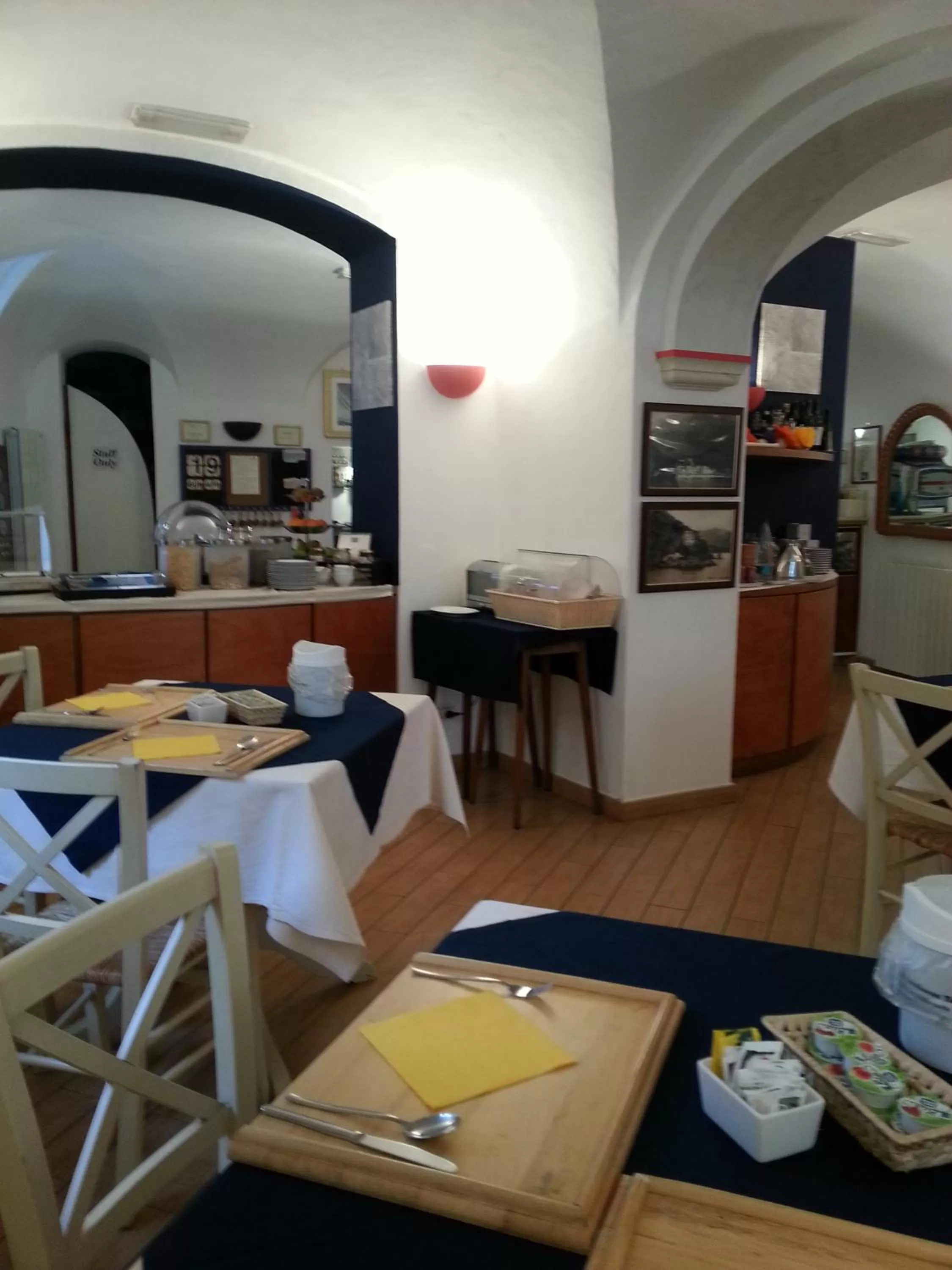 Restaurant/places to eat in Hotel Argentina