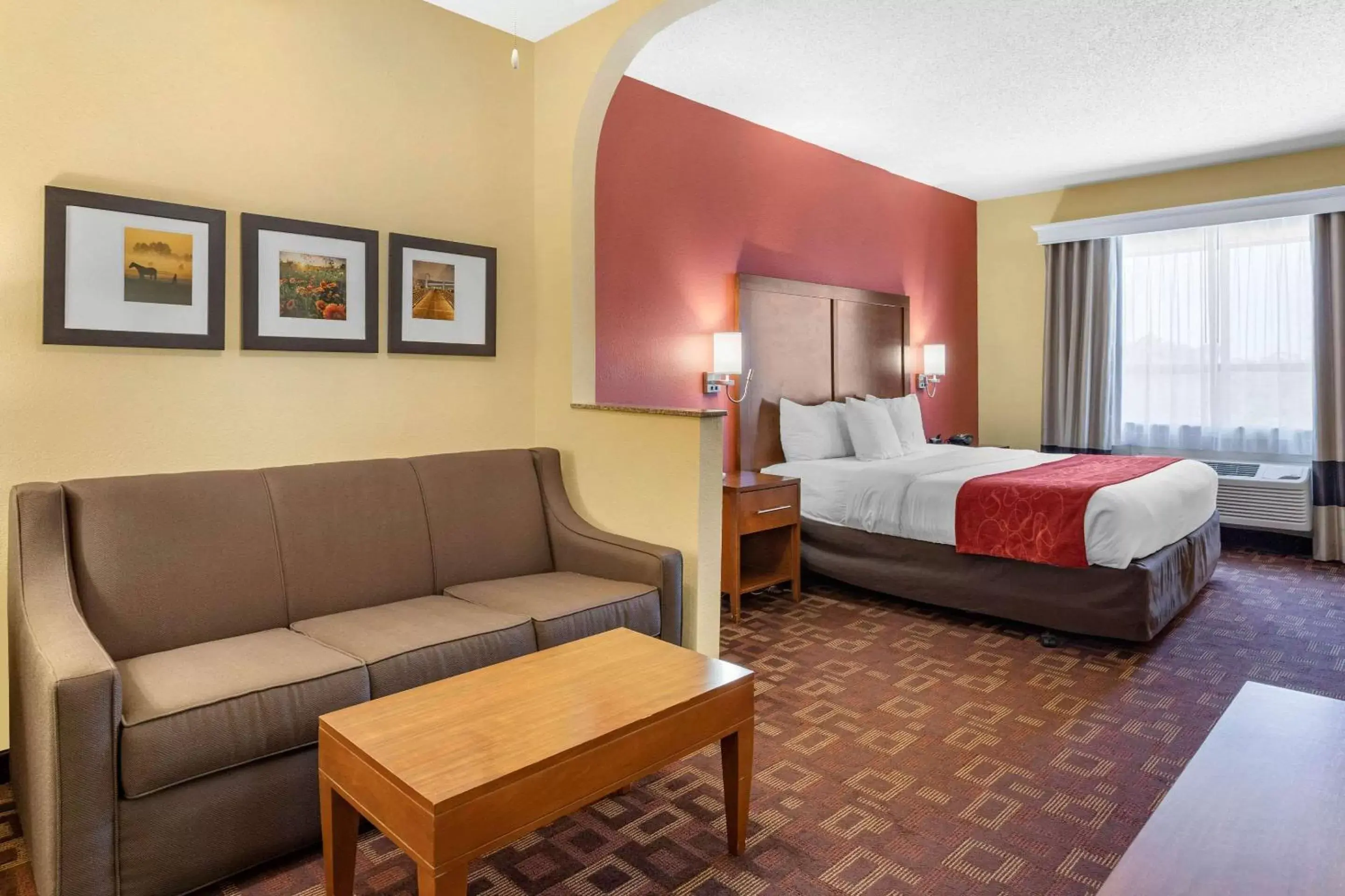 Photo of the whole room in Comfort Suites Houston Galleria