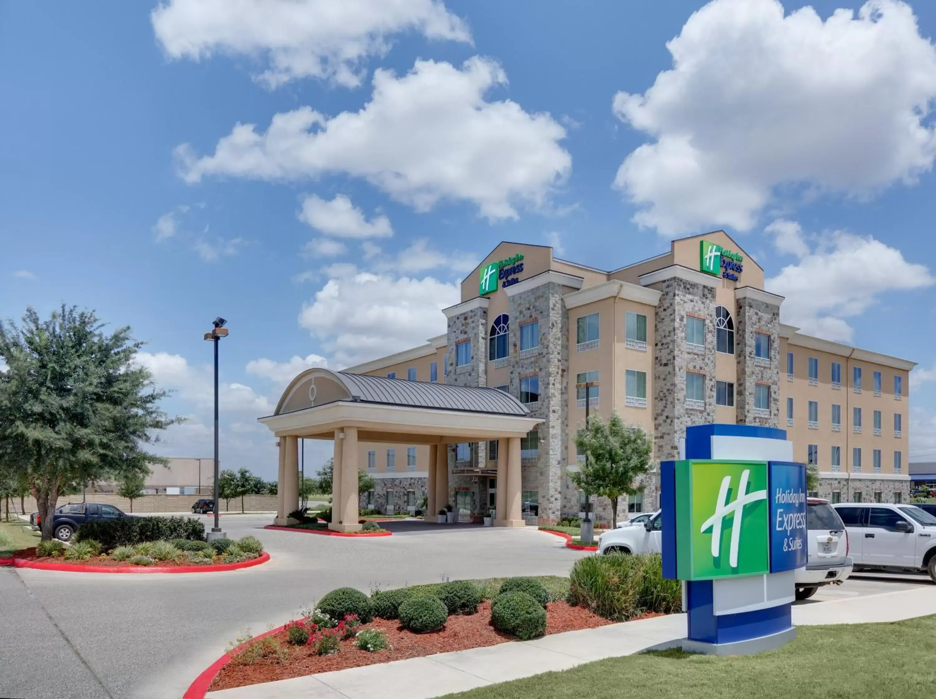 Property building in Holiday Inn Express & Suites San Antonio - Brooks City Base by IHG Property building in Holiday Inn Express & Suites San Antonio - Brooks City Base by IHG